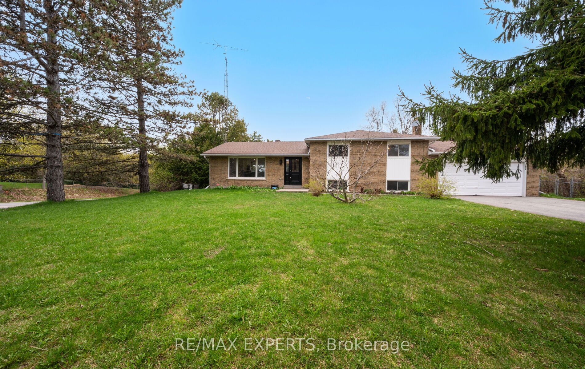 12 Simon Drive Property Photo 3