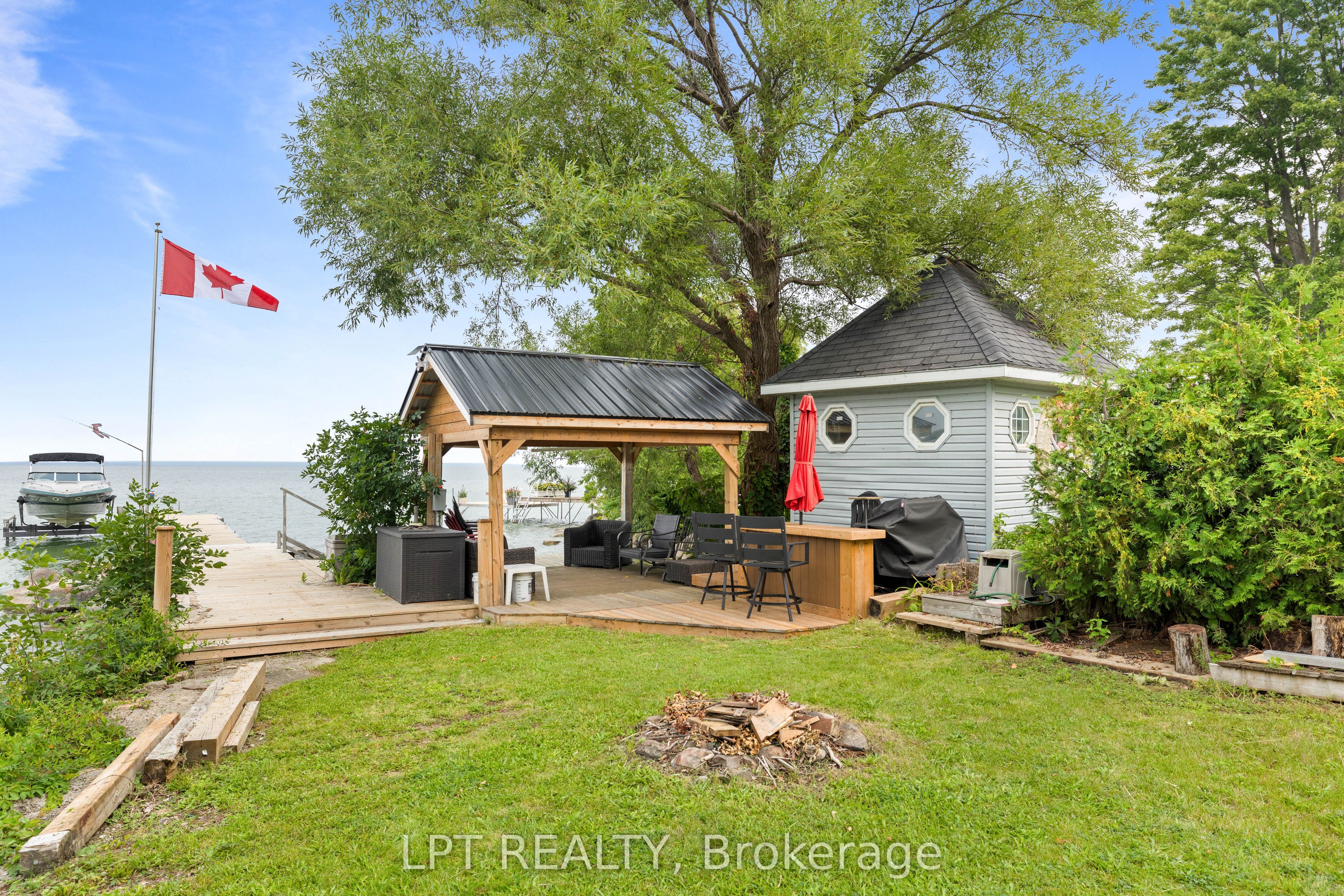 427 Lake Drive E Property Photo 1