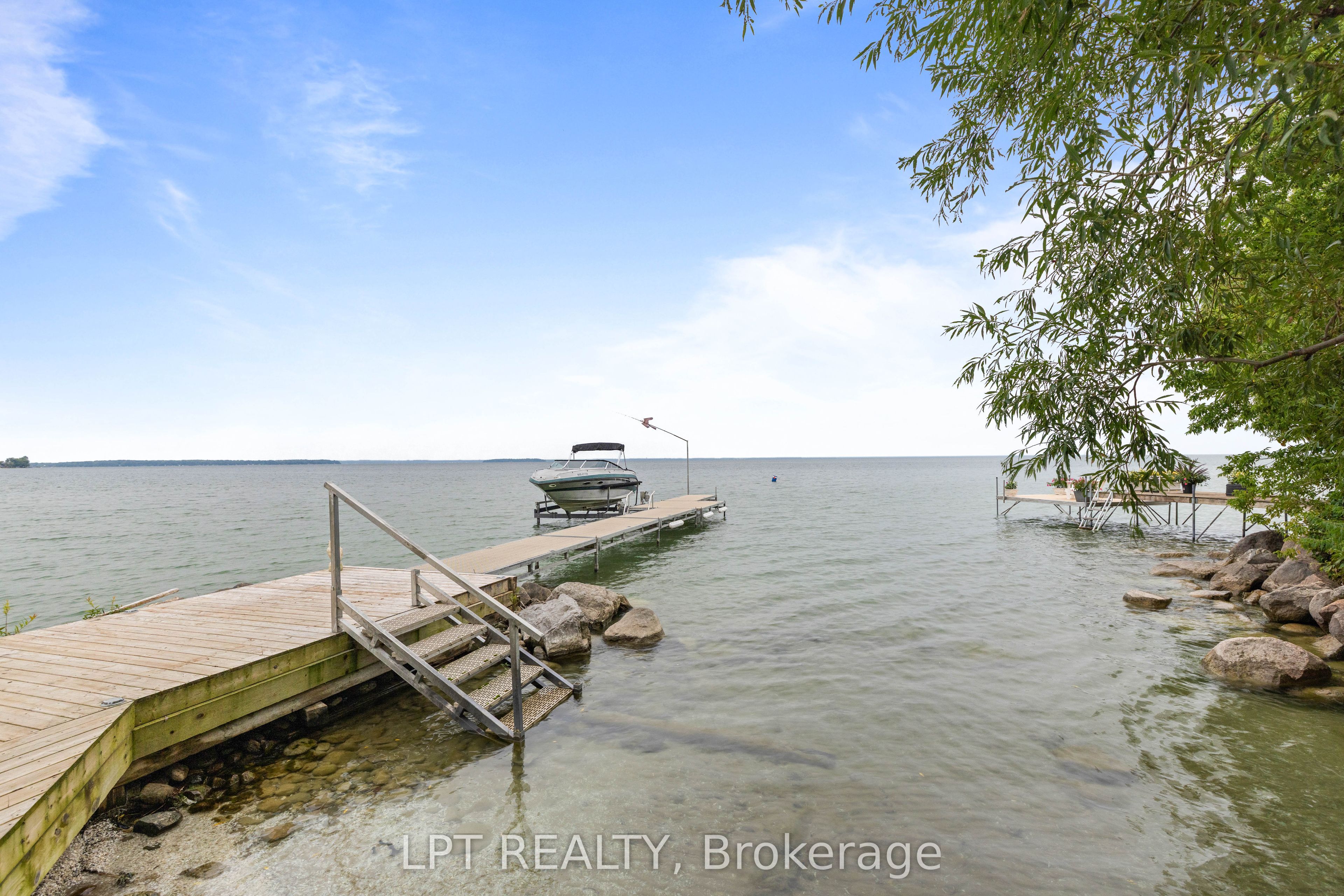 427 Lake Drive E Property Photo 4