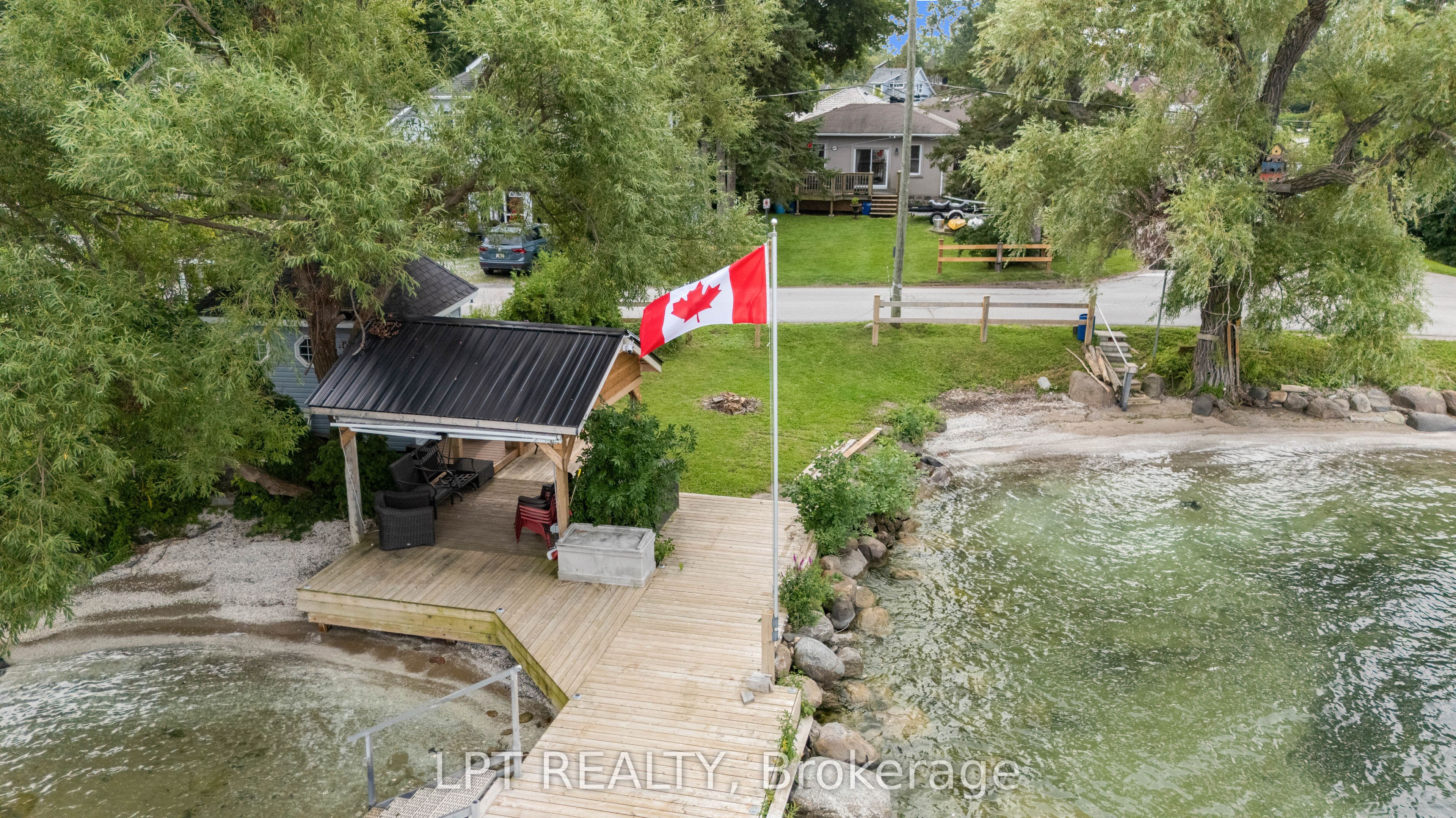 427 Lake Drive E Property Photo 5