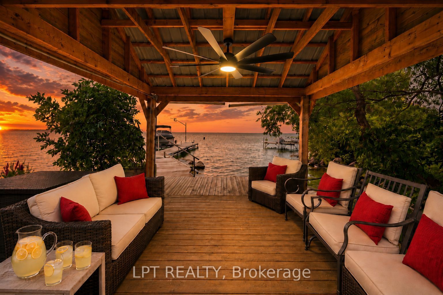 427 Lake Drive E Property Photo 6