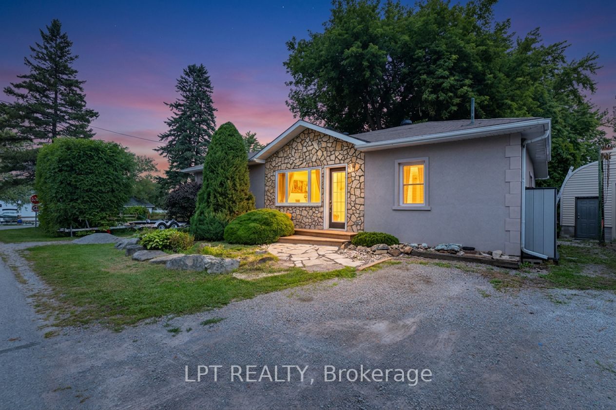 427 Lake Drive E Property Photo 7