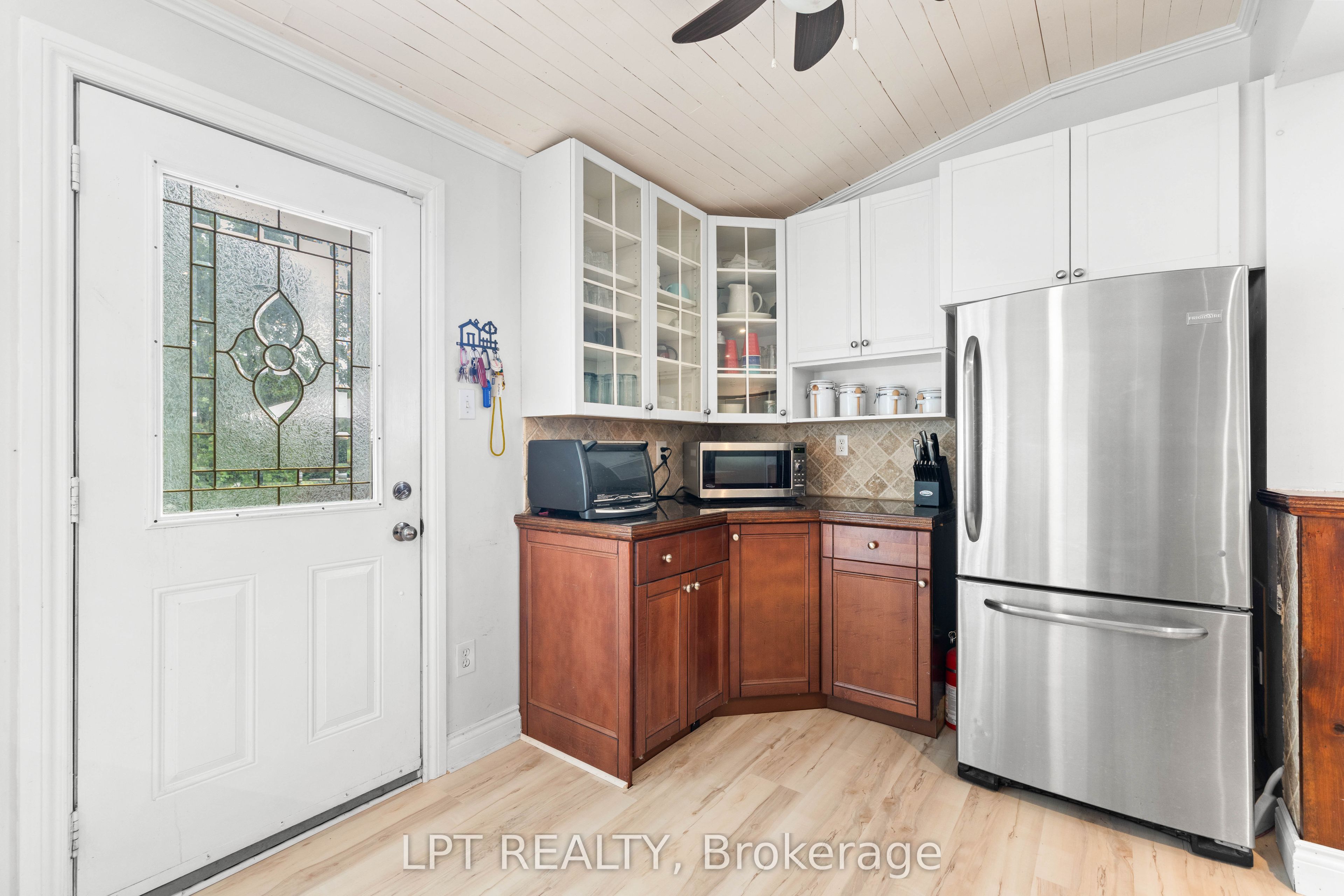 427 Lake Drive E Property Photo 18