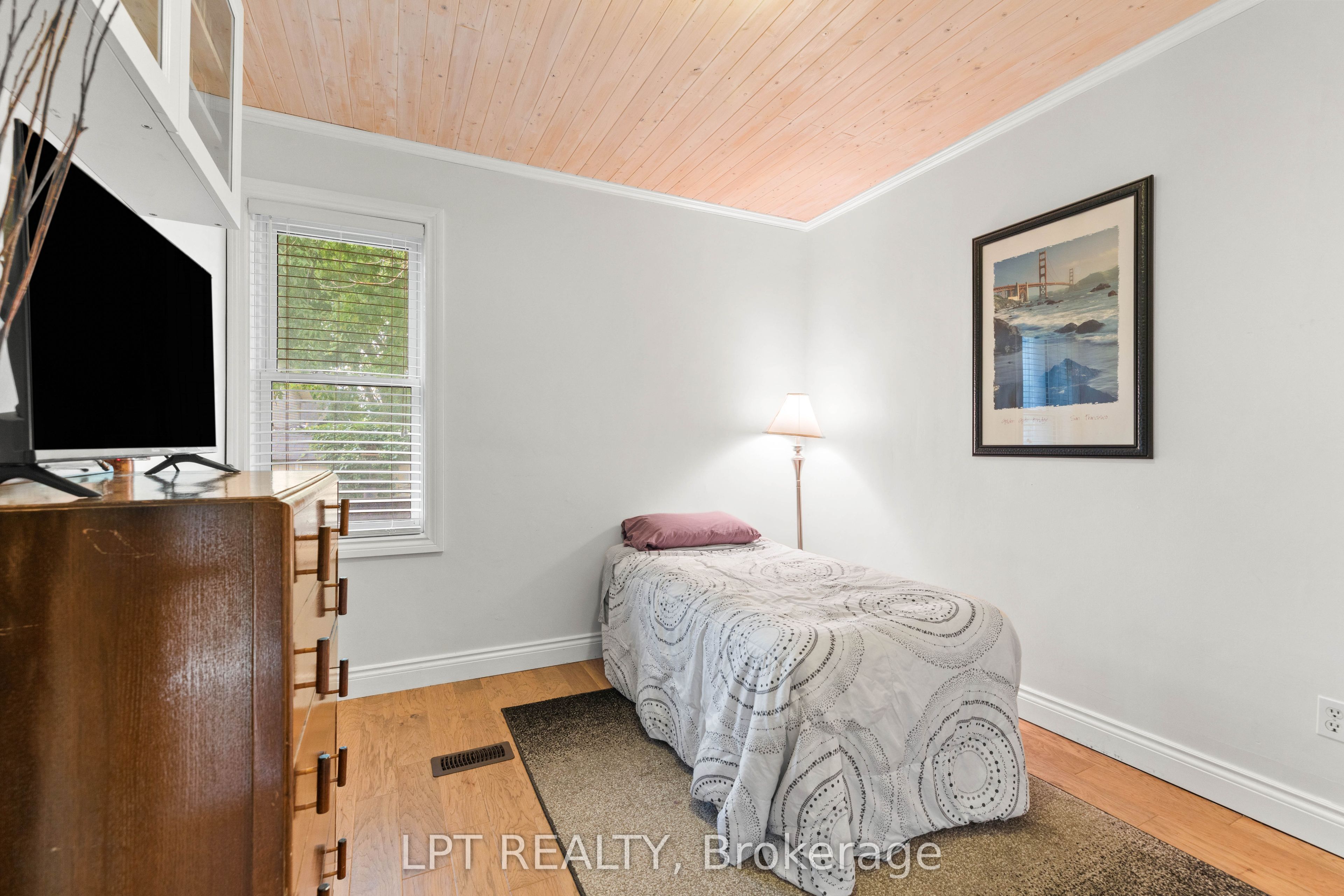427 Lake Drive E Property Photo 22