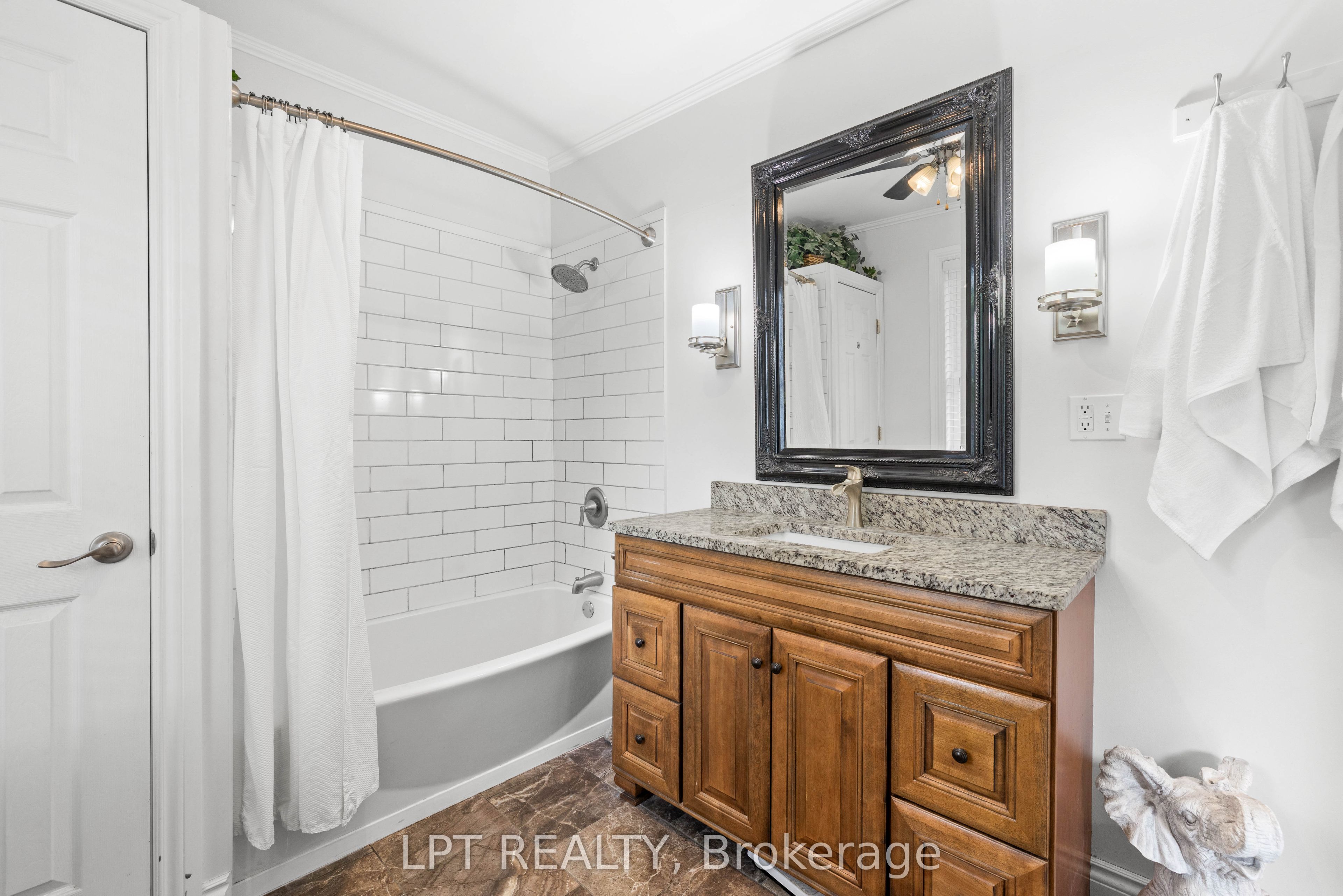 427 Lake Drive E Property Photo 28