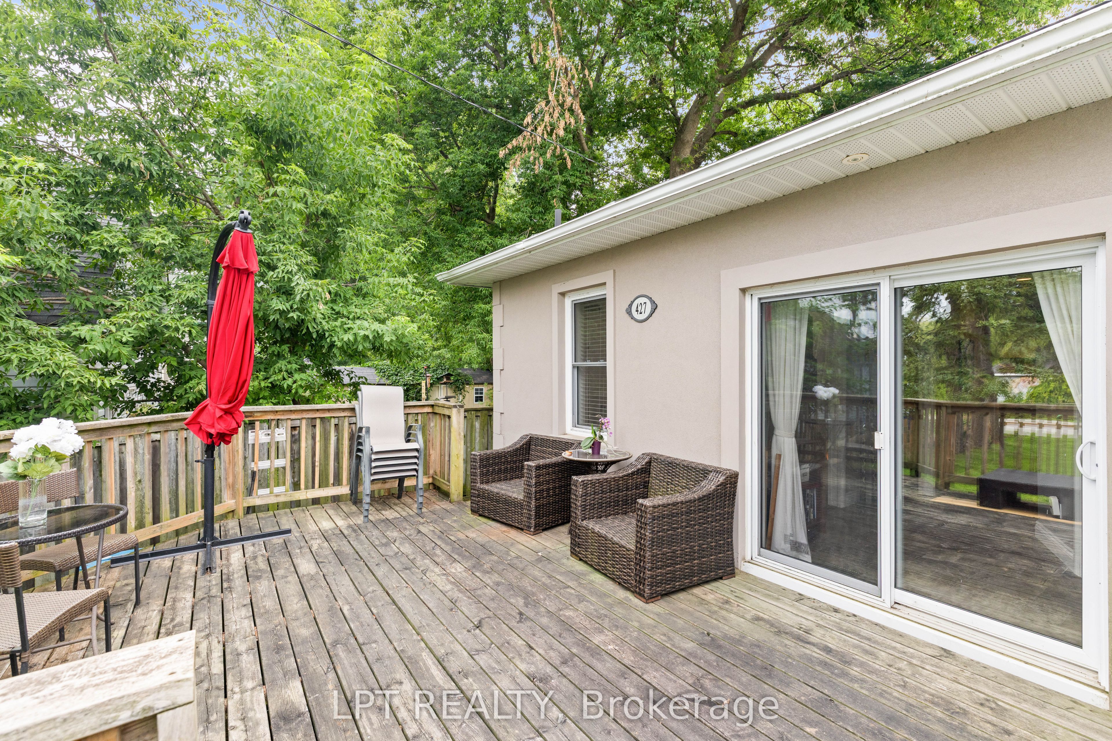 427 Lake Drive E Property Photo 29