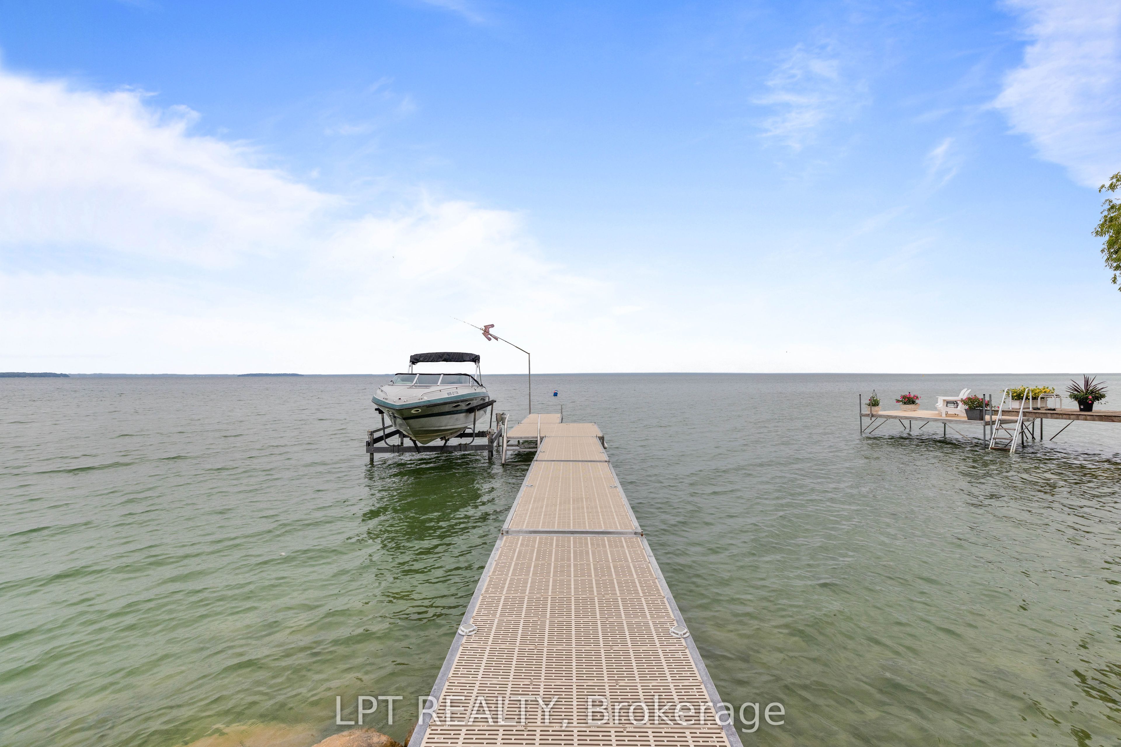 427 Lake Drive E Property Photo 41