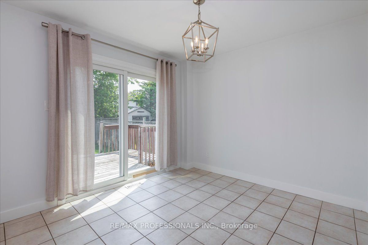 10 Corrie Crescent Property Photo 8