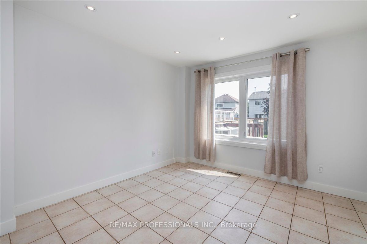 10 Corrie Crescent Property Photo 10