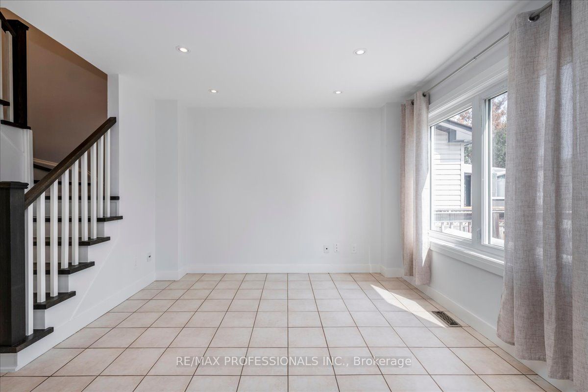 10 Corrie Crescent Property Photo 11