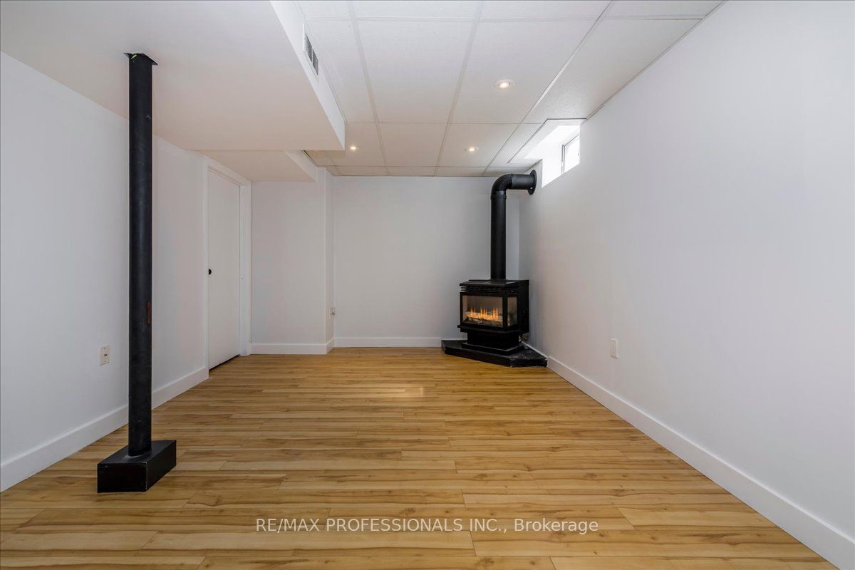 10 Corrie Crescent Property Photo 20