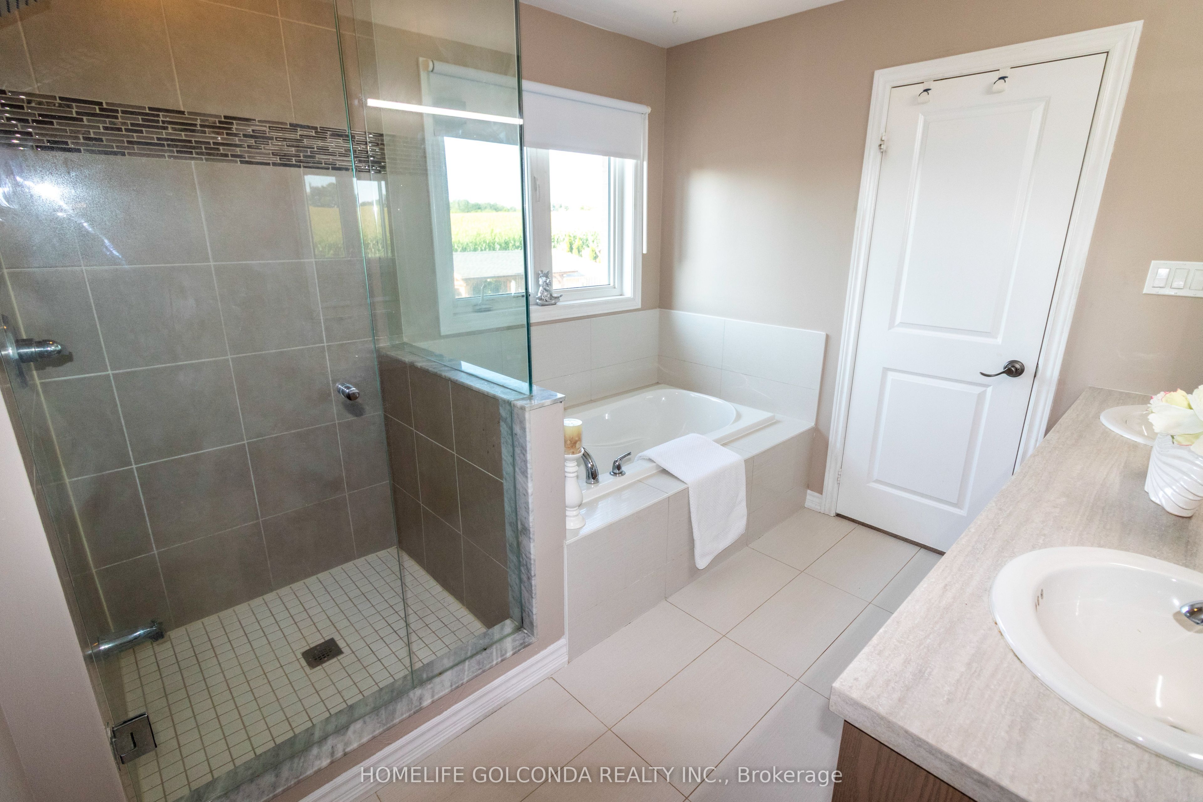 40 Ridge Gate Crescent Property Photo 21