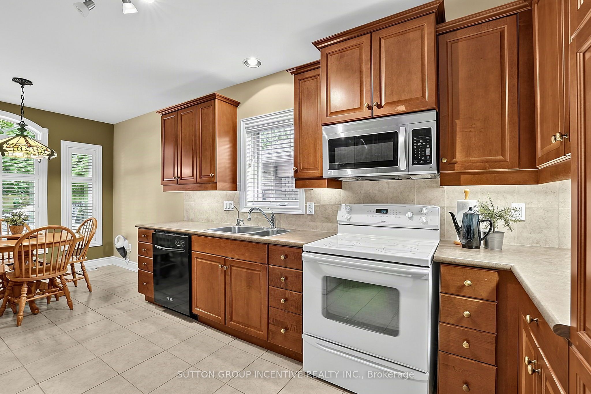 13 Renaissance Point Property Photo 8
