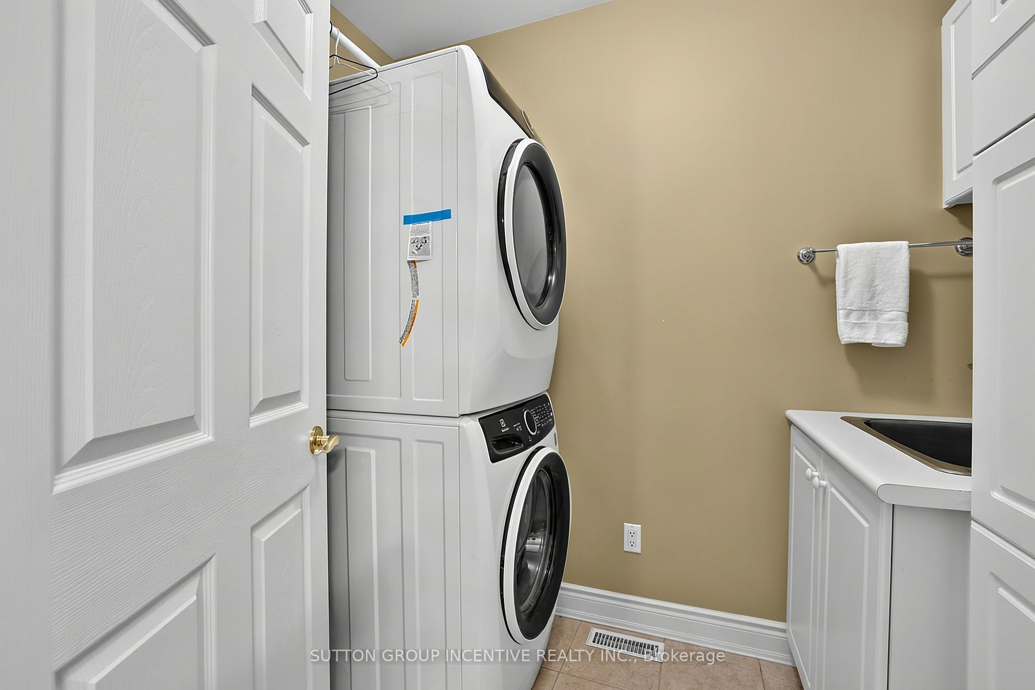13 Renaissance Point Property Photo 20