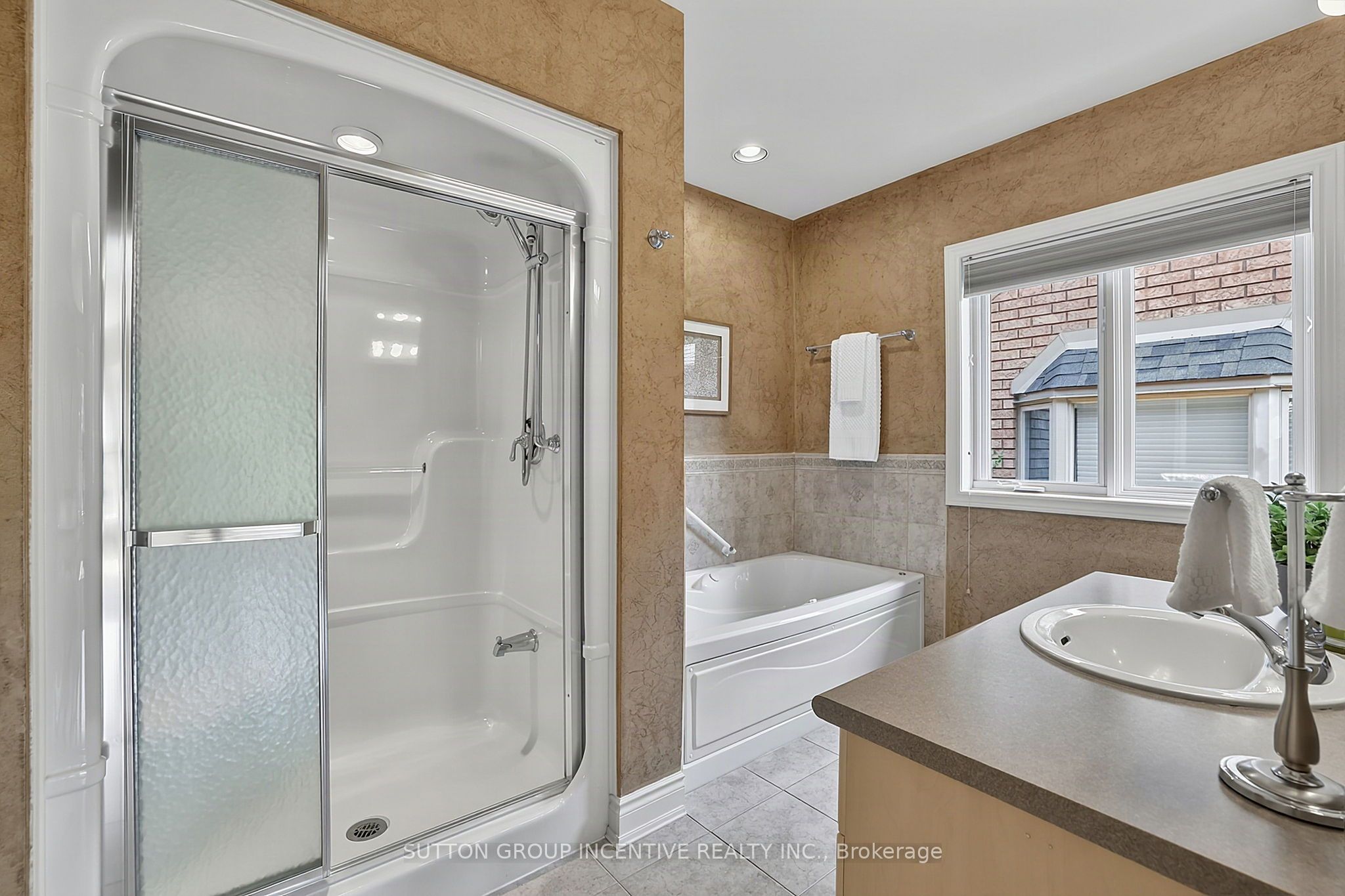13 Renaissance Point Property Photo 24