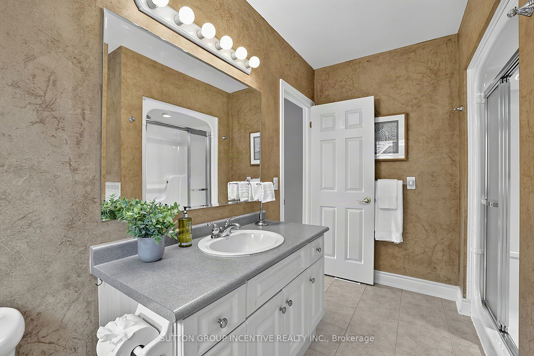 13 Renaissance Point Property Photo 25