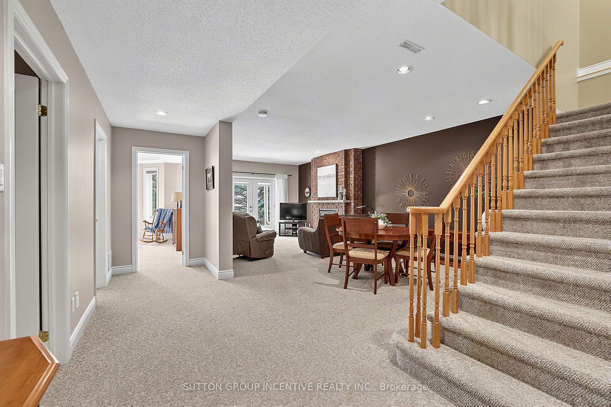 13 Renaissance Point Property Photo 27