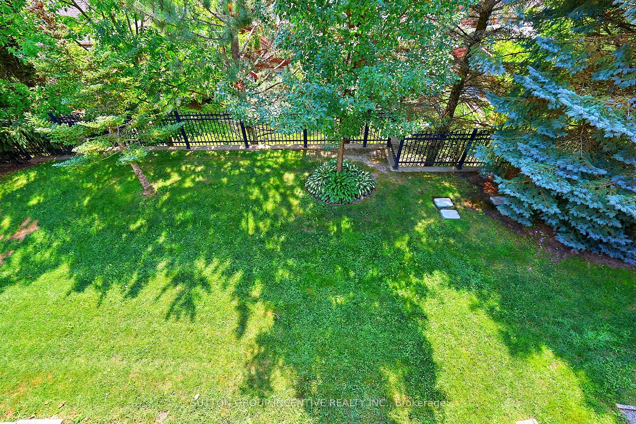 13 Renaissance Point Property Photo 42
