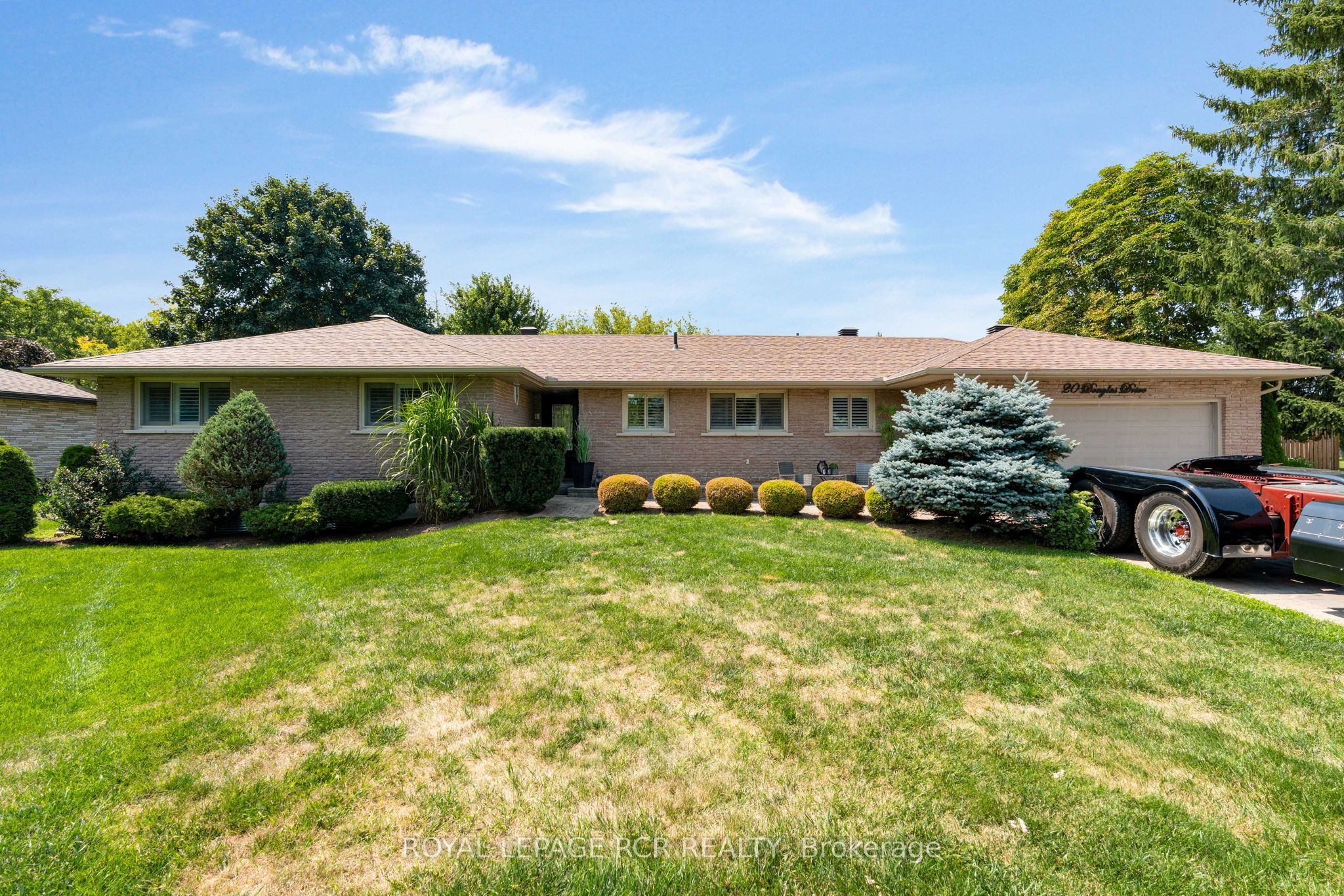 20 Douglas Drive Property Photo 2