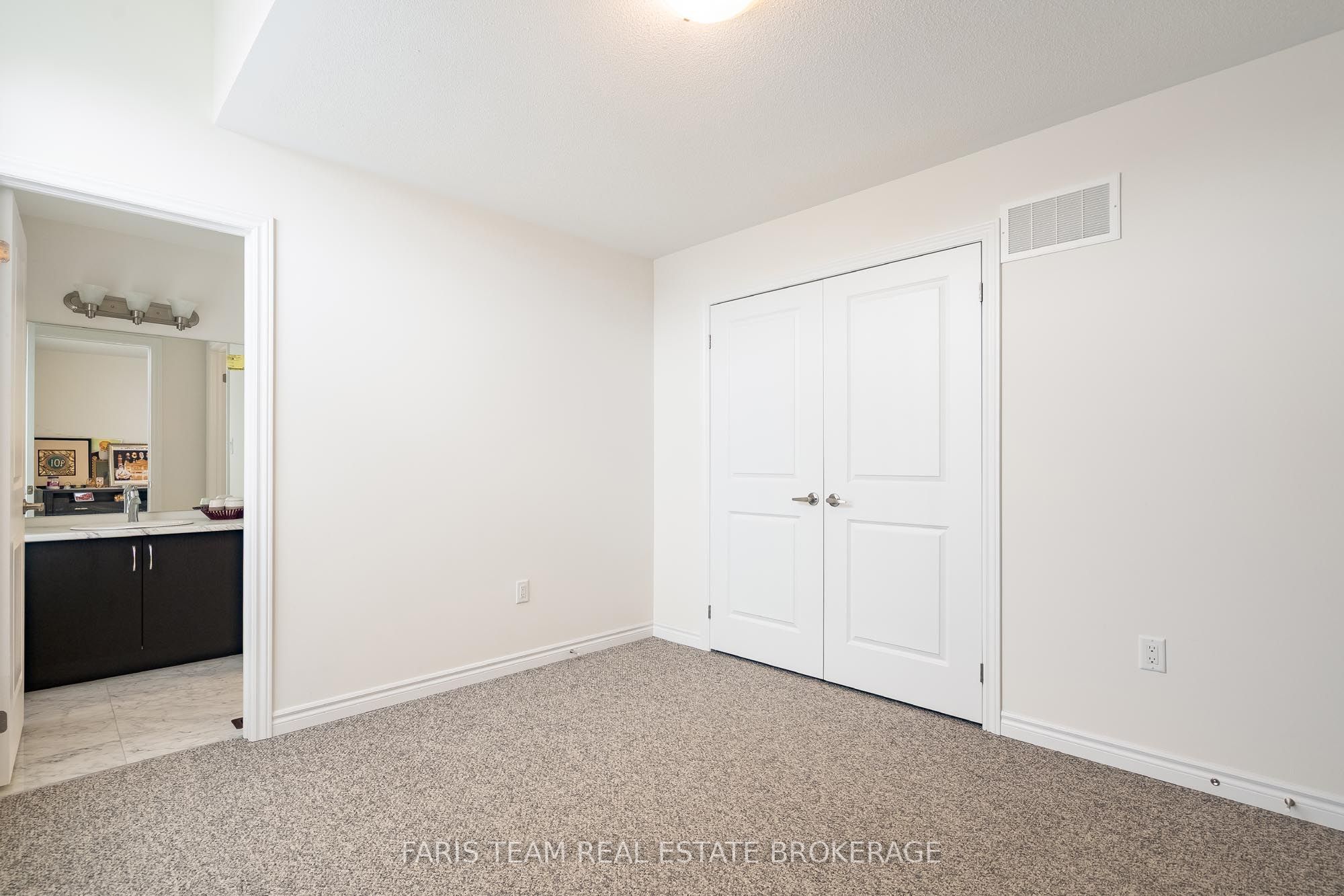2263 Lozenby Street Property Photo 33