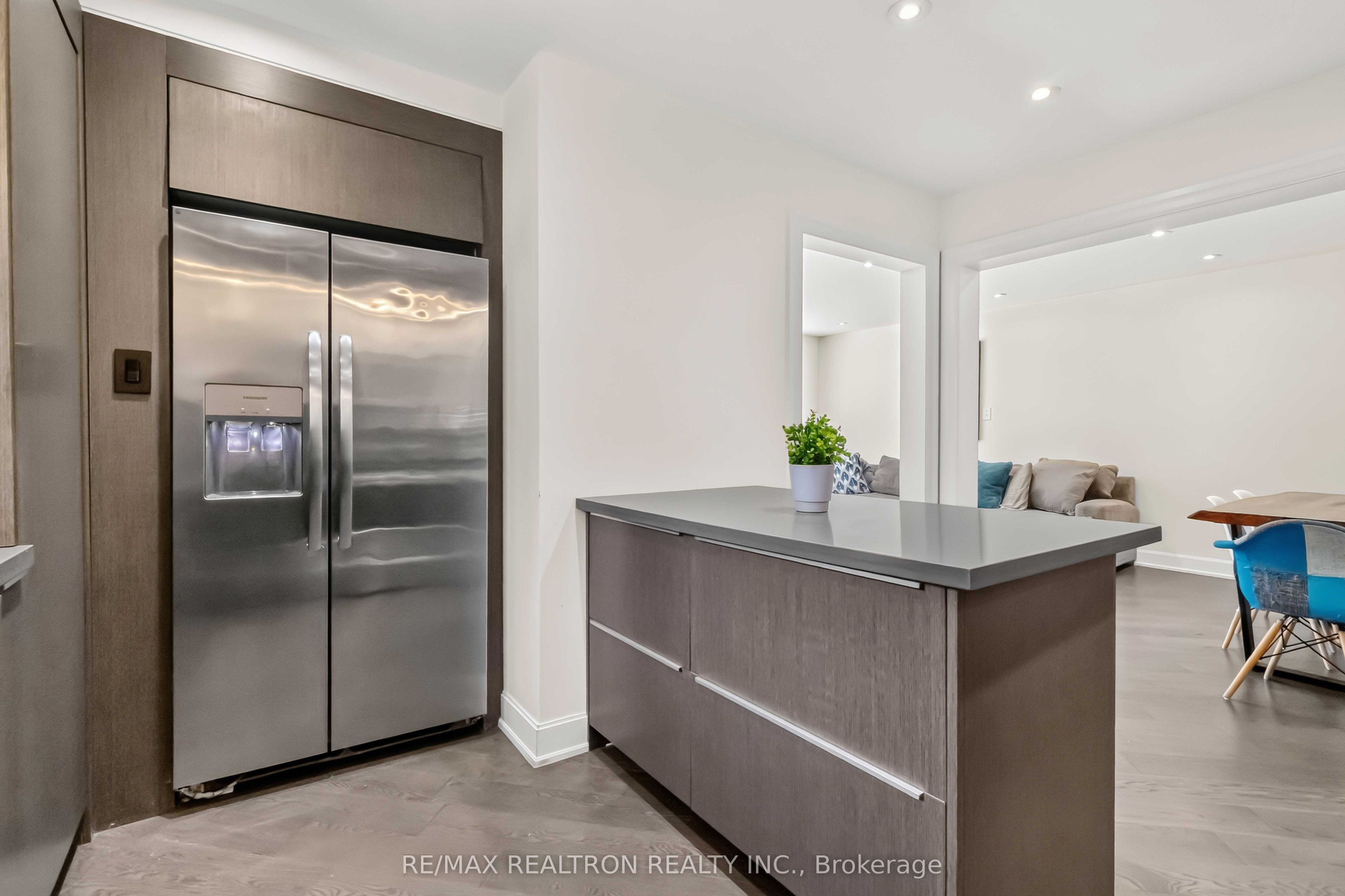 219 Bay Thorn Drive Property Photo 10