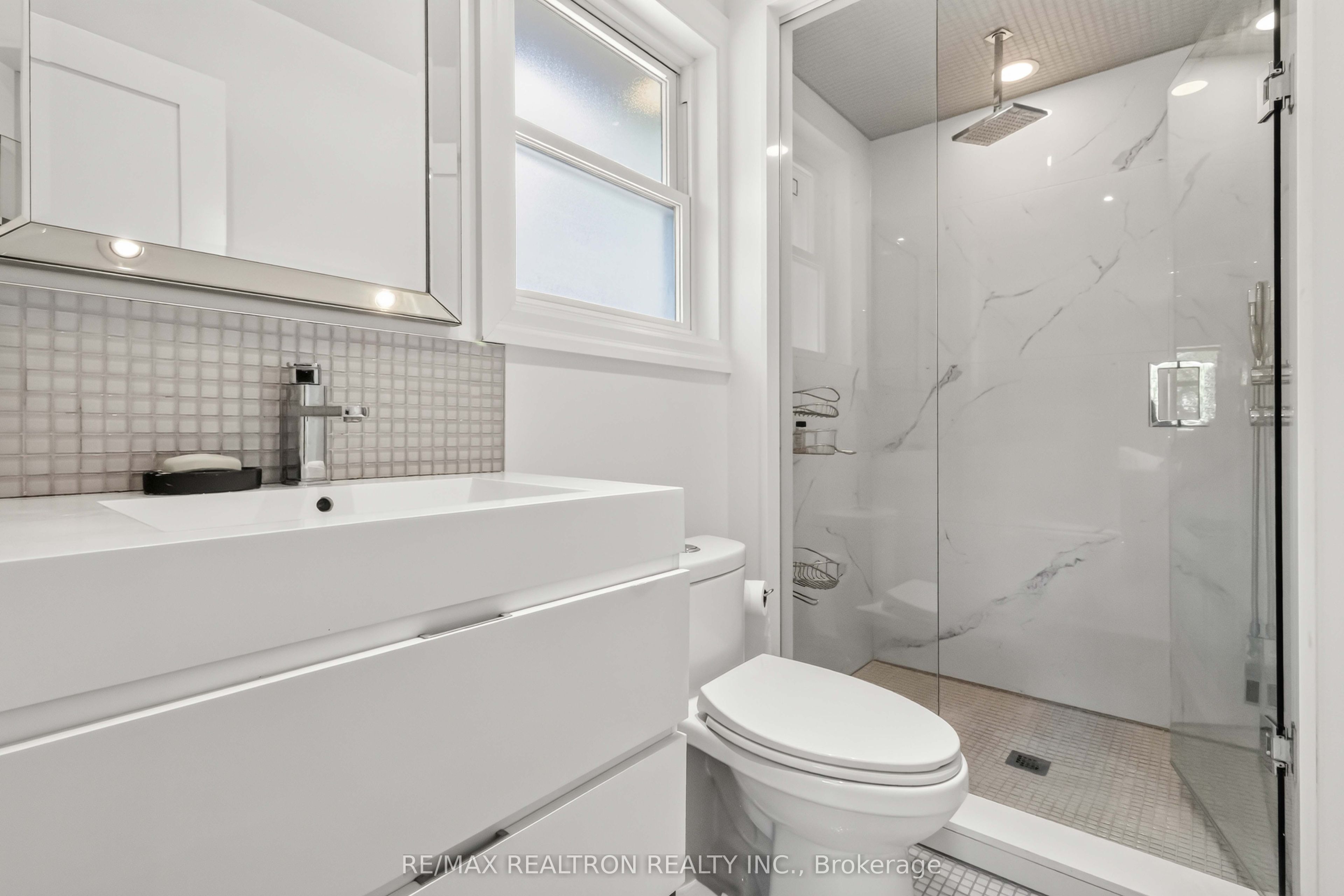 219 Bay Thorn Drive Property Photo 15