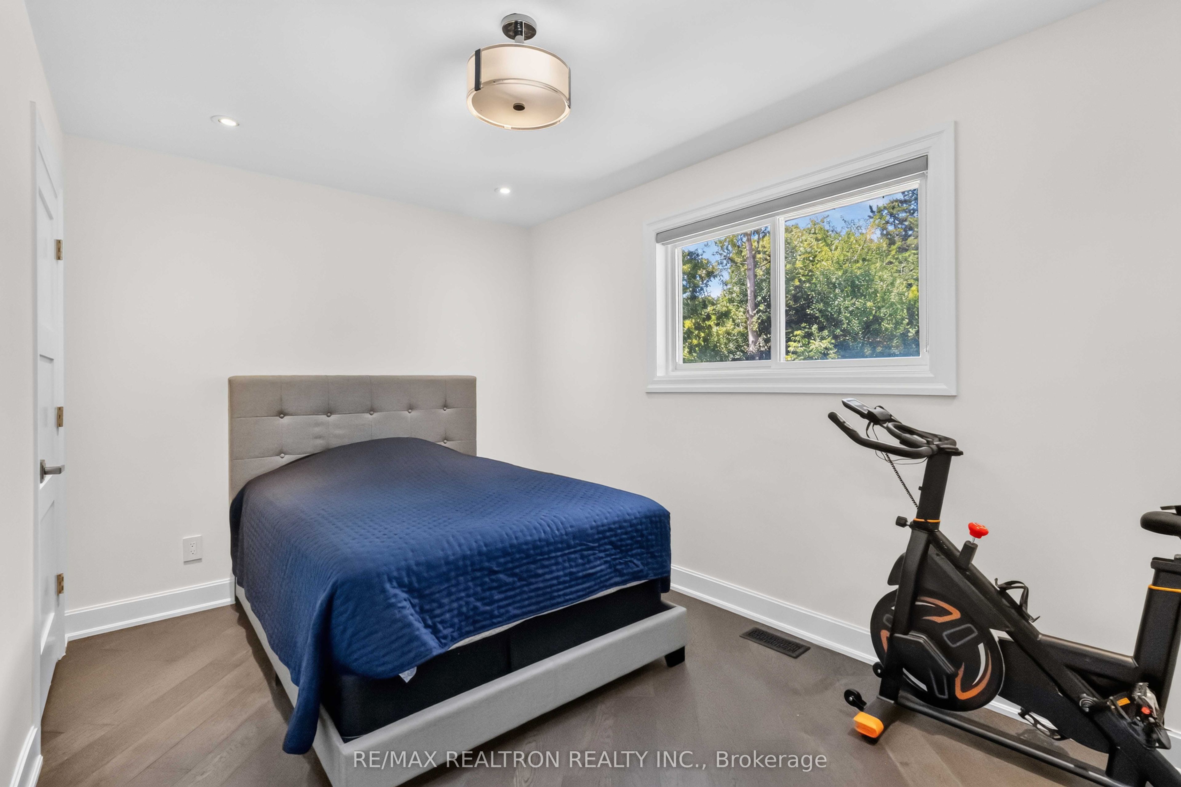 219 Bay Thorn Drive Property Photo 16