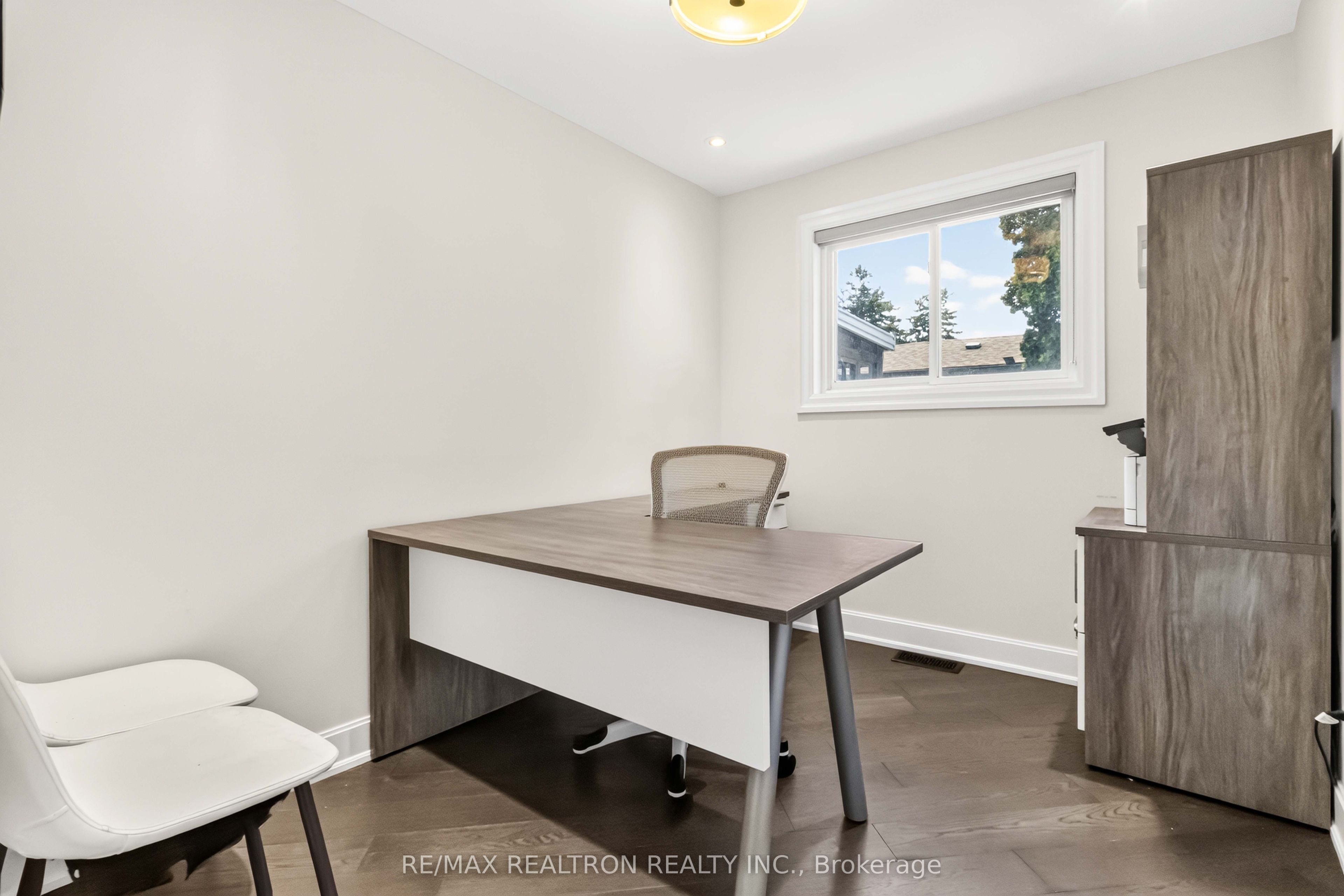 219 Bay Thorn Drive Property Photo 18