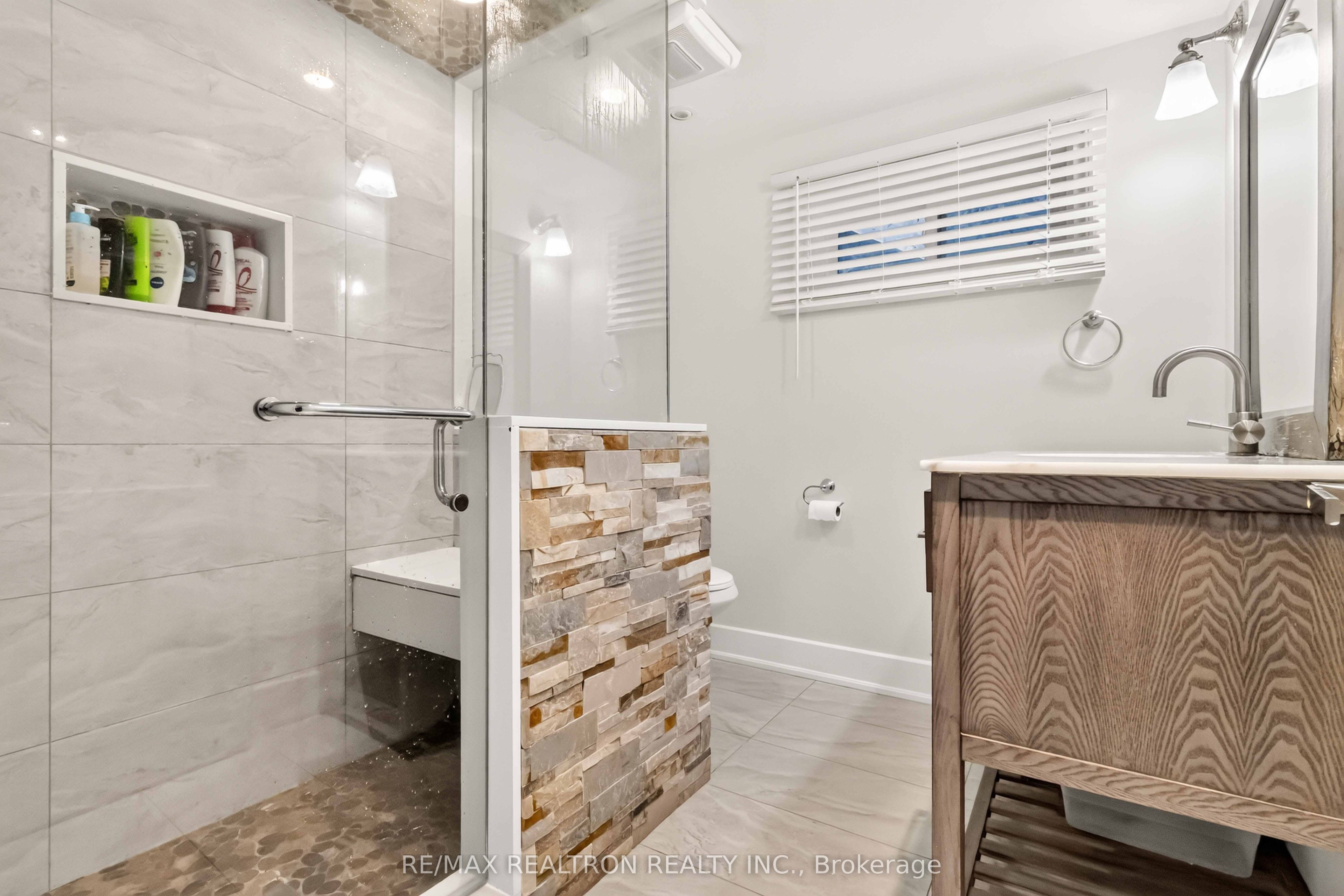 219 Bay Thorn Drive Property Photo 27