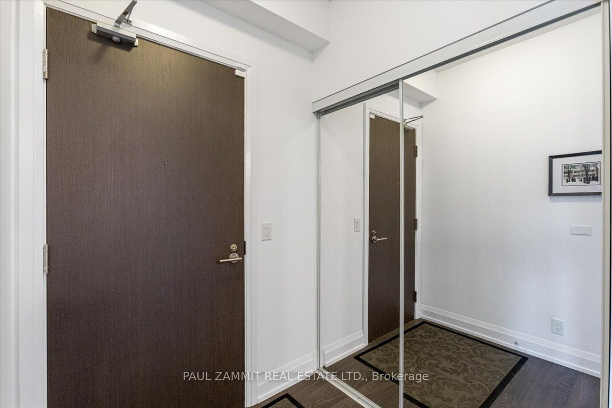 7890 Bathurst Street 203 Property Photo 3