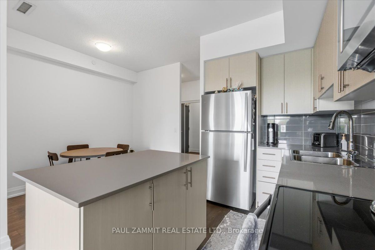 7890 Bathurst Street 203 Property Photo 7