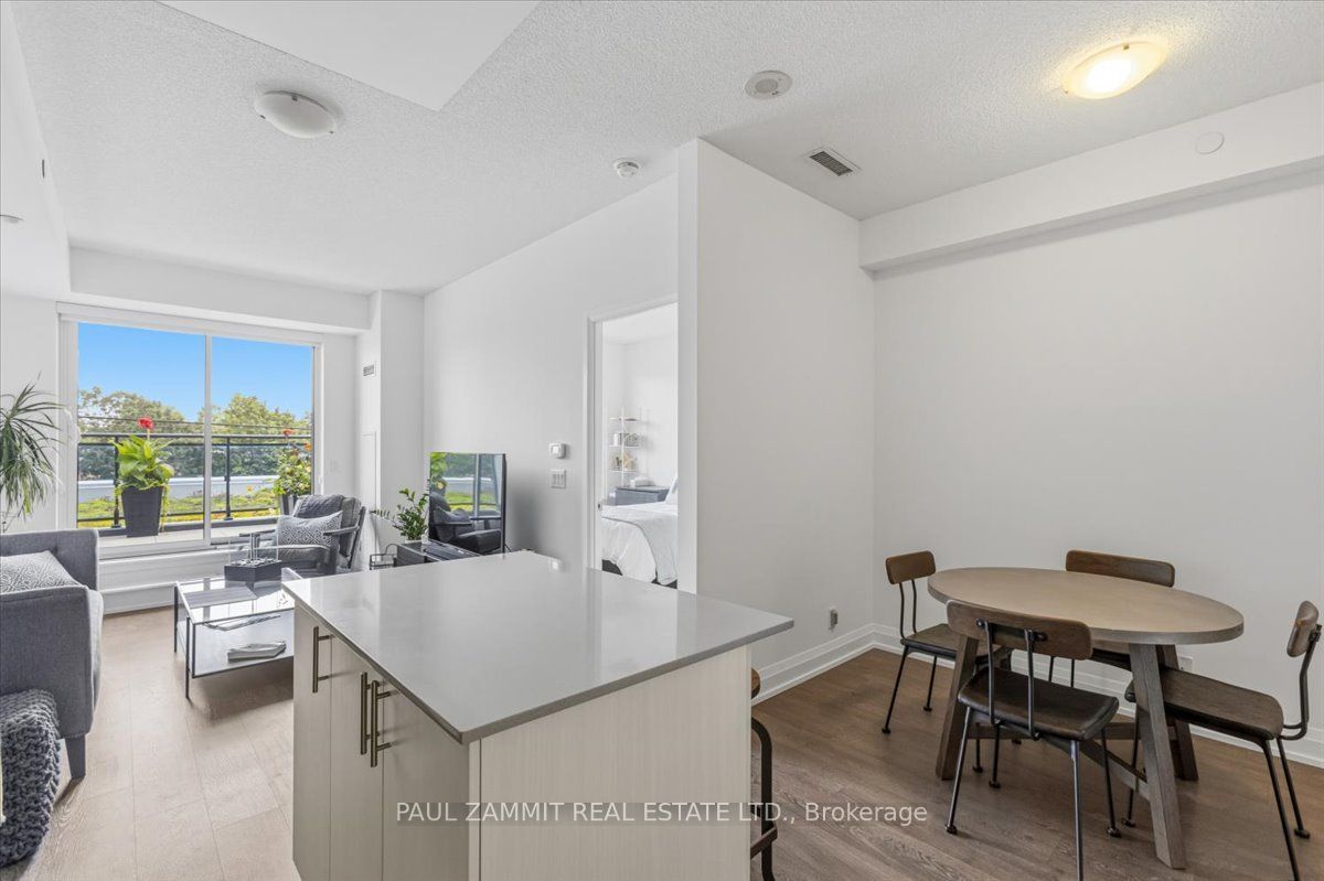 7890 Bathurst Street 203 Property Photo 8