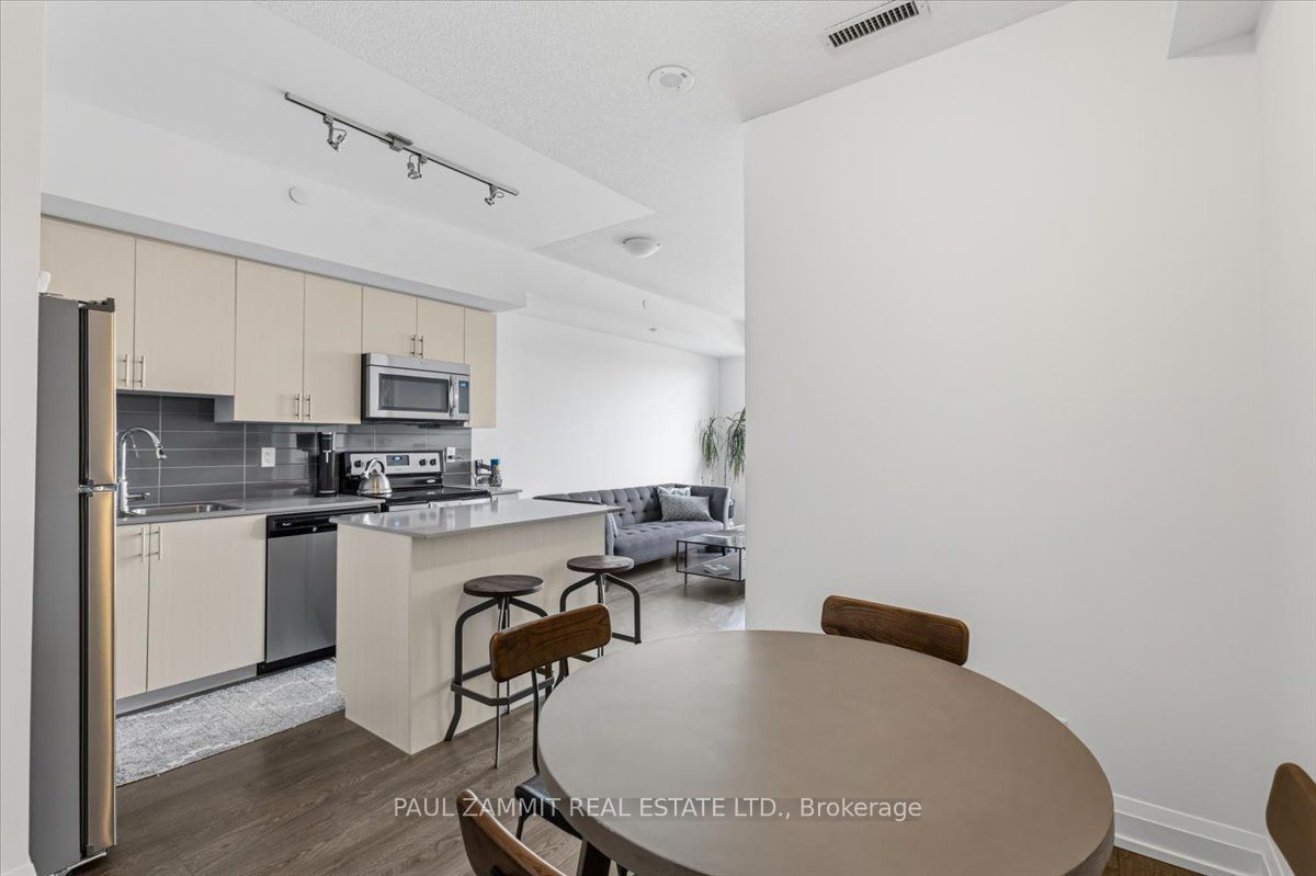 7890 Bathurst Street 203 Property Photo 9