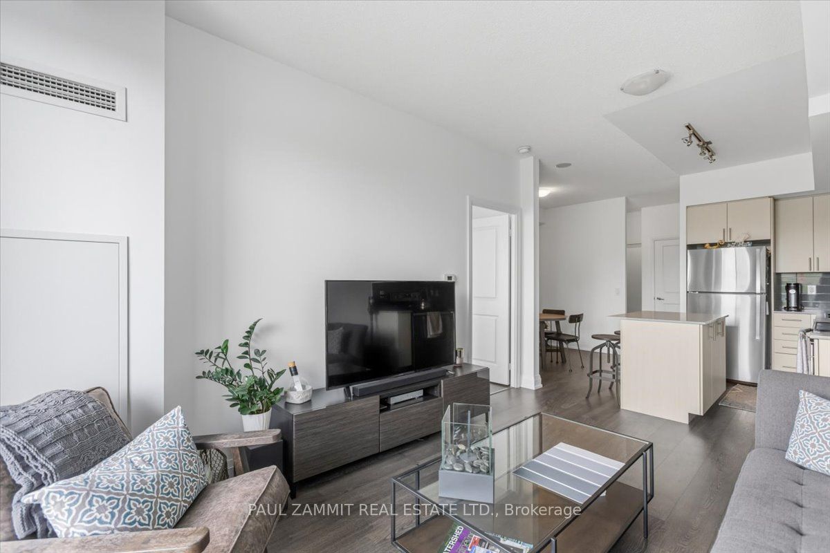 7890 Bathurst Street 203 Property Photo 11