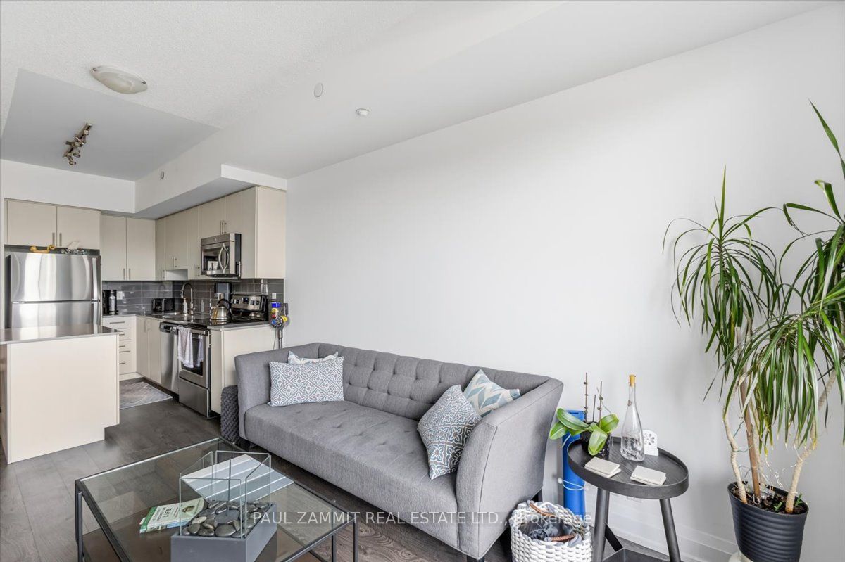 7890 Bathurst Street 203 Property Photo 13