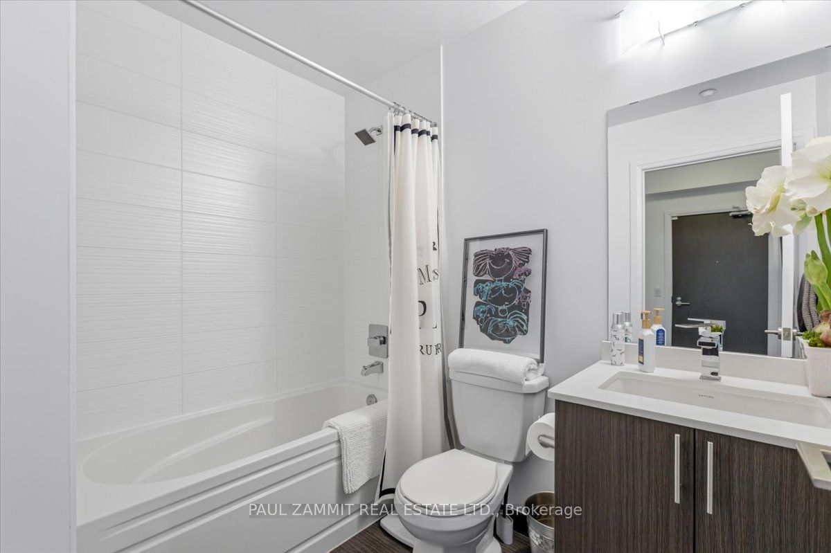 7890 Bathurst Street 203 Property Photo 15