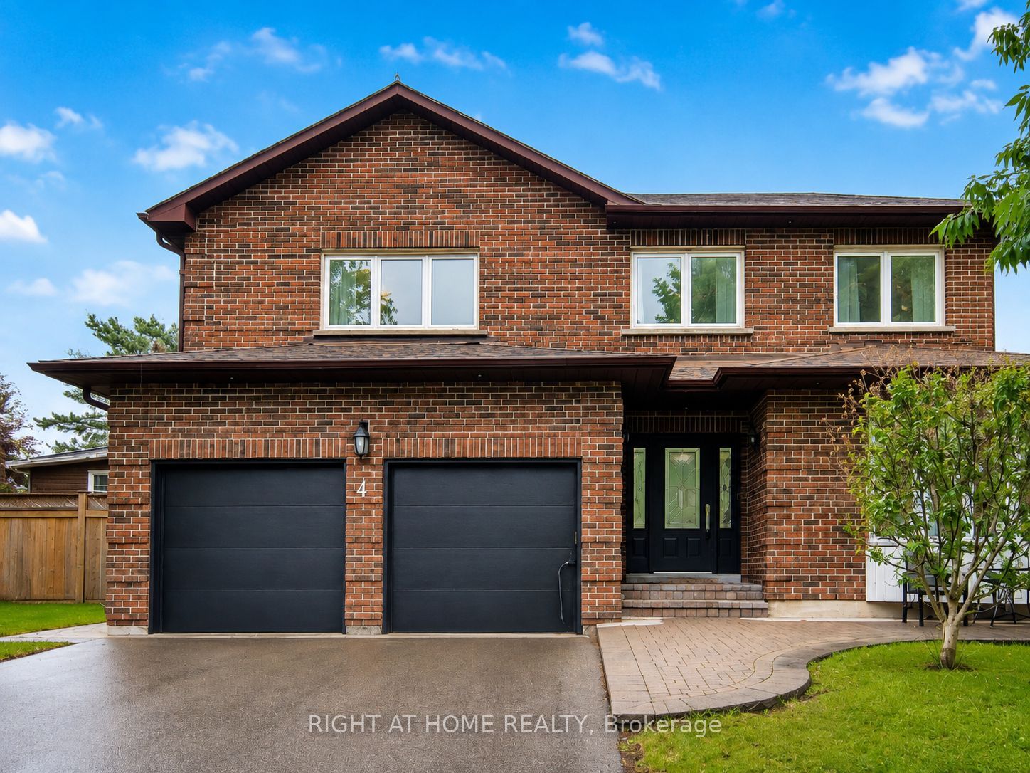 4 Simmons Crescent Property Photo 1