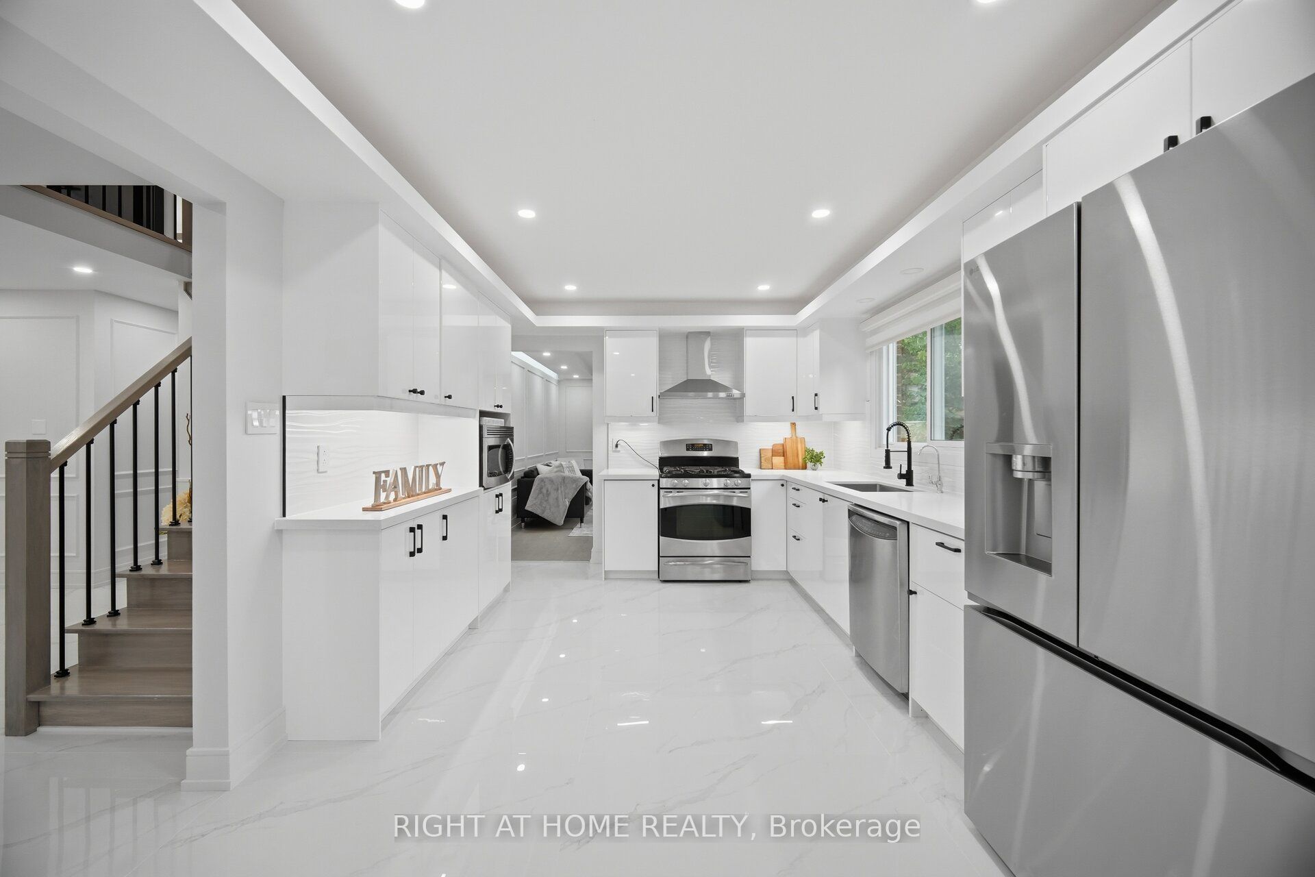 4 Simmons Crescent Property Photo 10