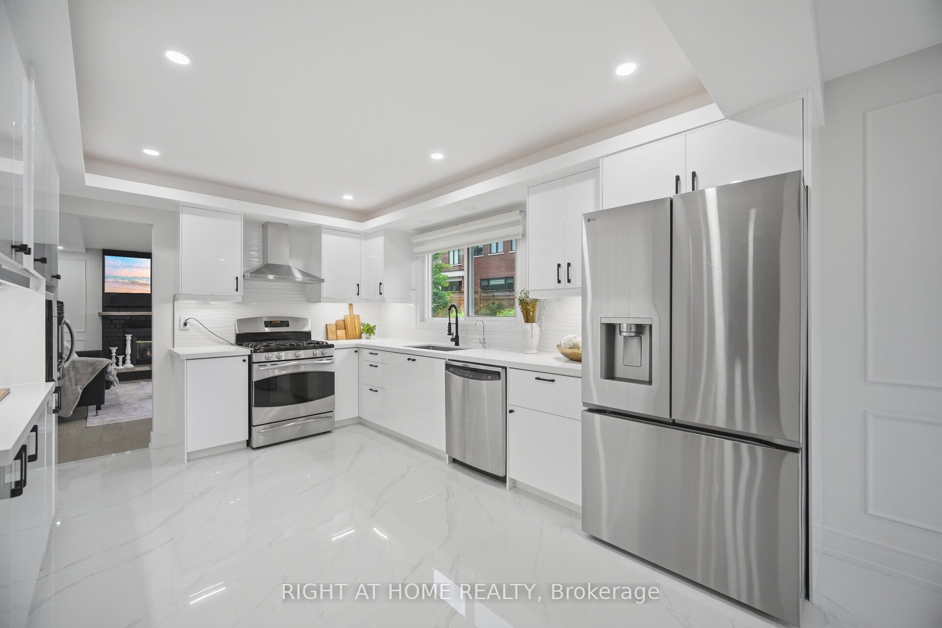 4 Simmons Crescent Property Photo 11