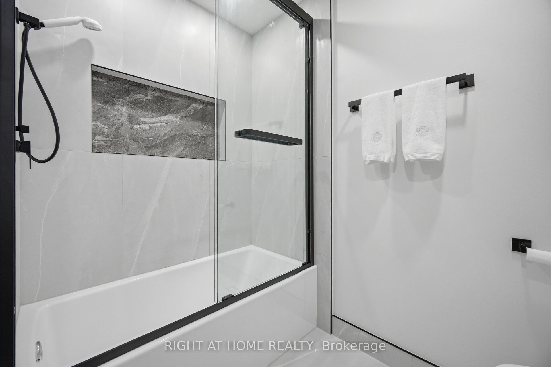 4 Simmons Crescent Property Photo 30