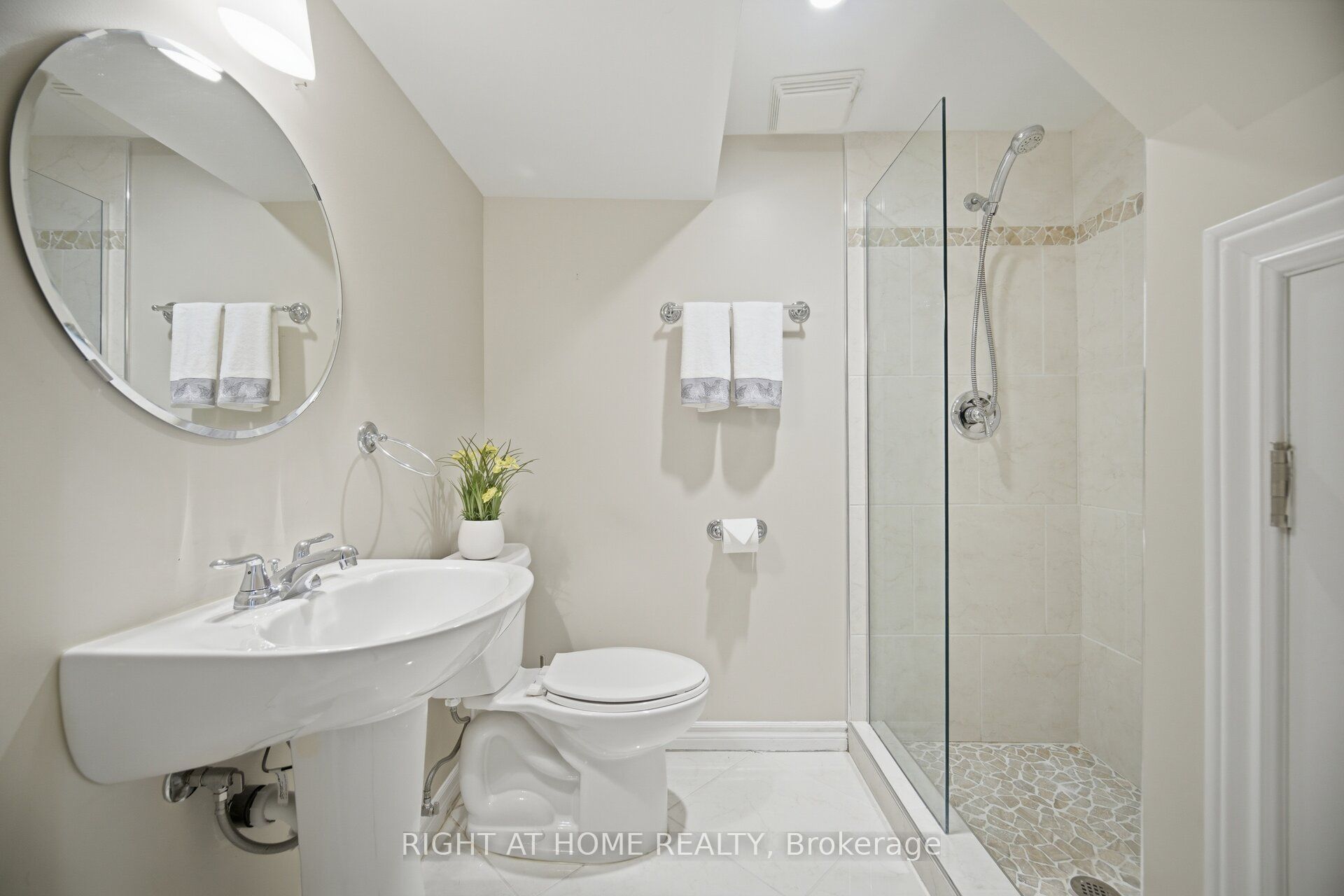 4 Simmons Crescent Property Photo 40