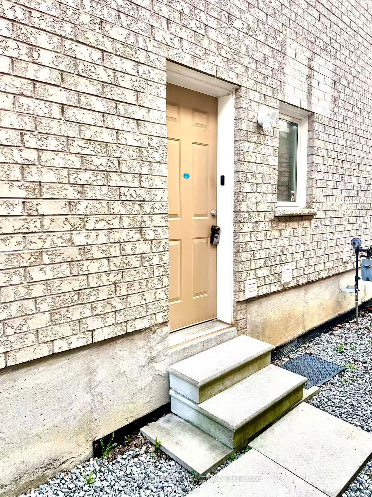 17 Ferncliffe Crescent Basement Property Photo 2