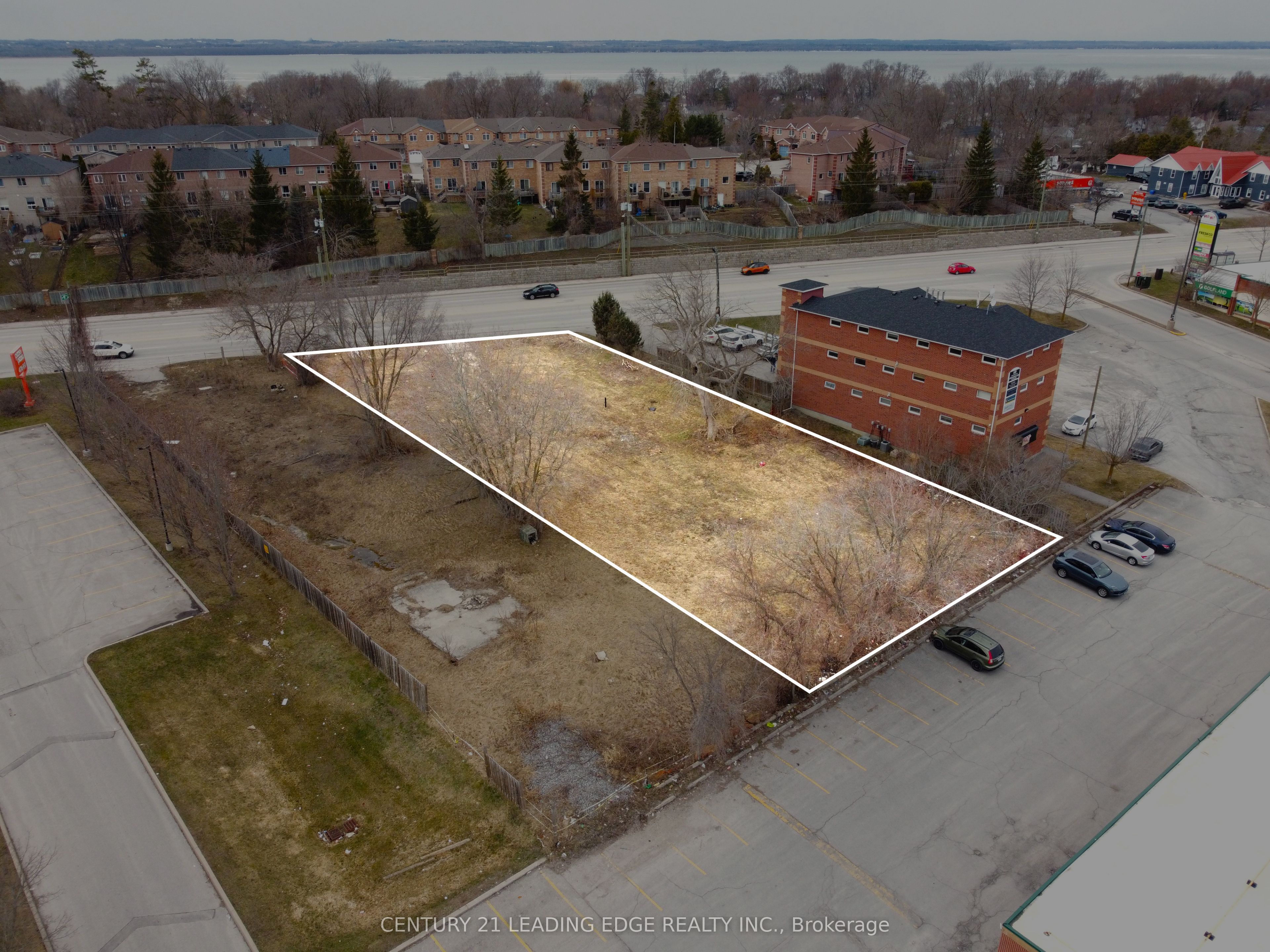 451 The Queensway S Property Photo 5