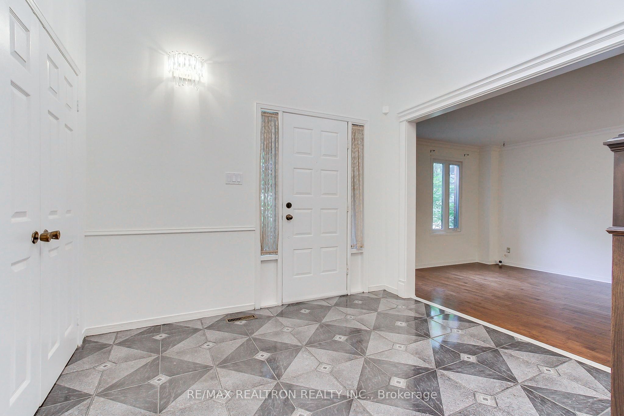 19 Crystal Drive N Property Photo 6