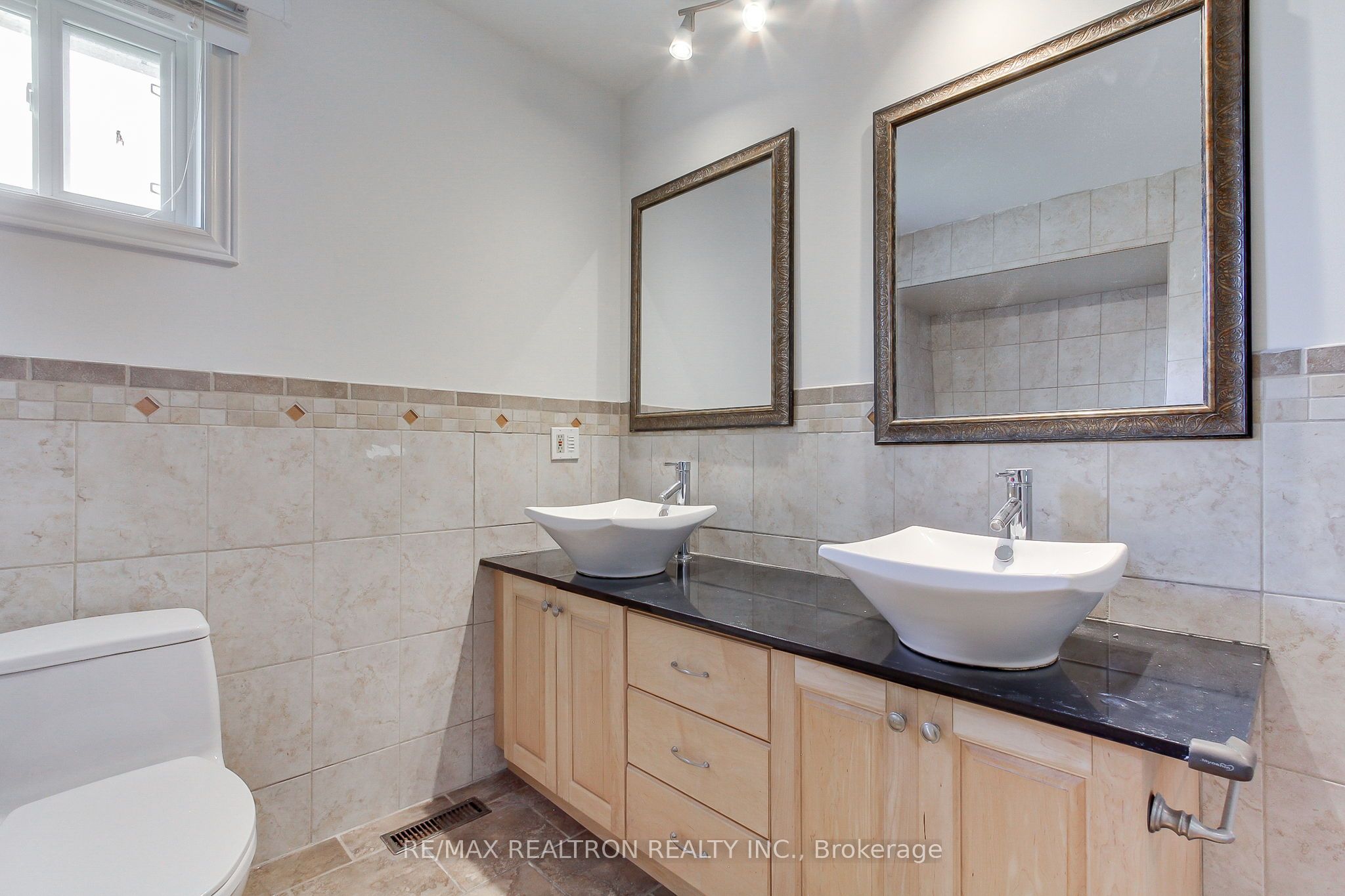 19 Crystal Drive N Property Photo 31