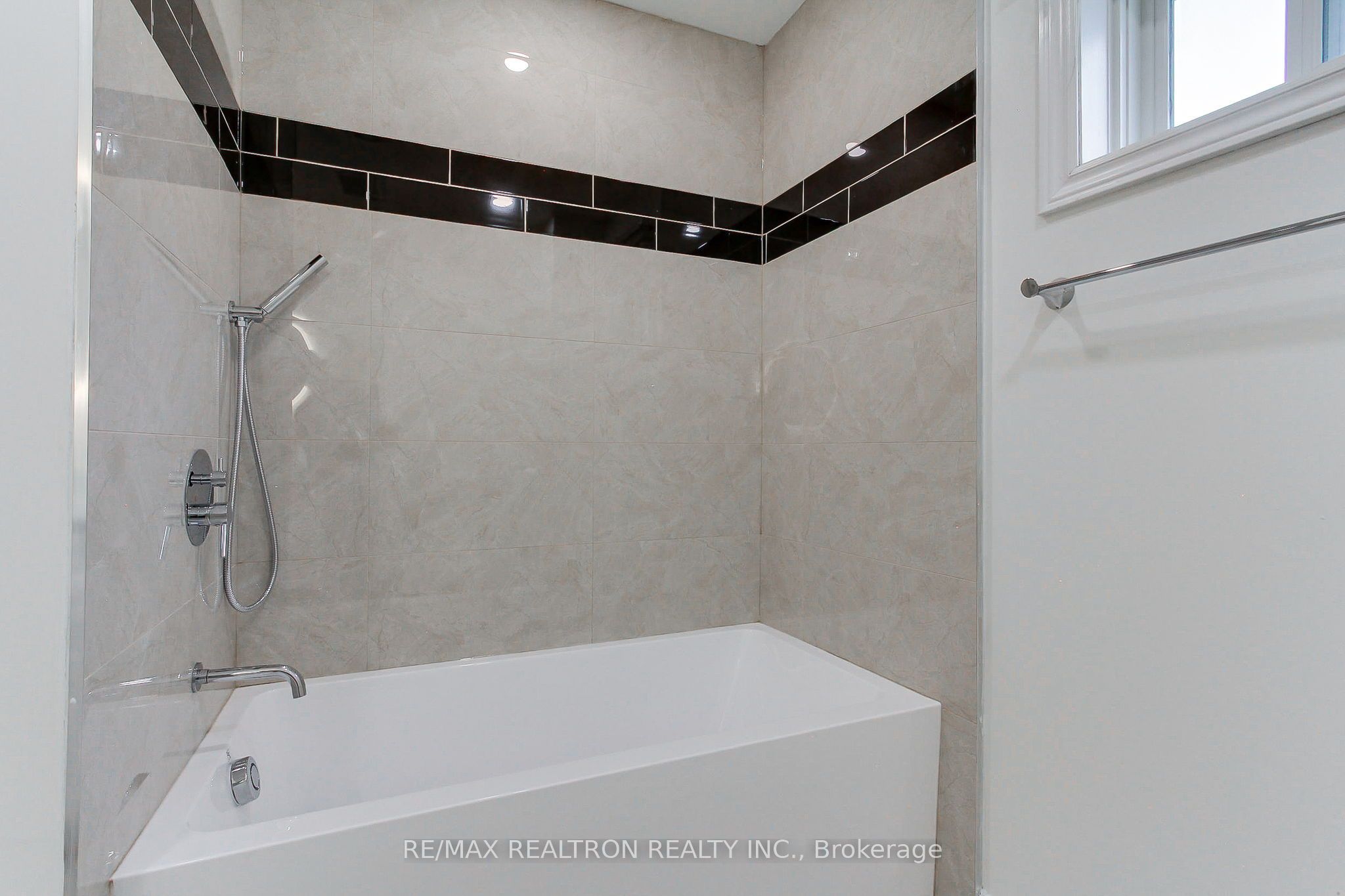 19 Crystal Drive N Property Photo 41