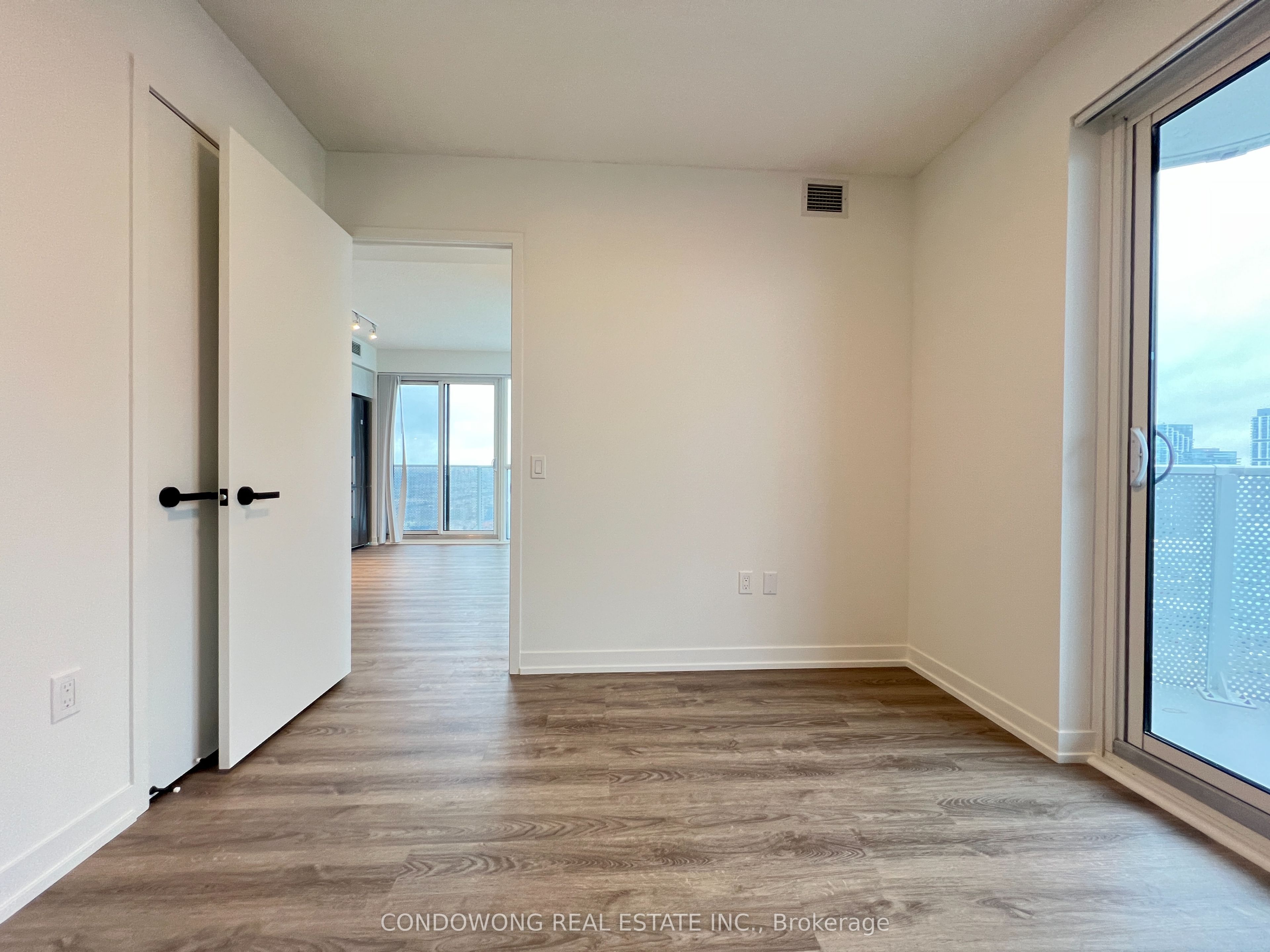 195 Commerce Street 4015 Property Photo 6