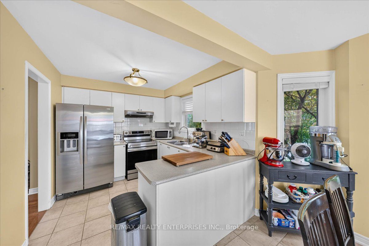 844 Hollander Road Property Photo 11