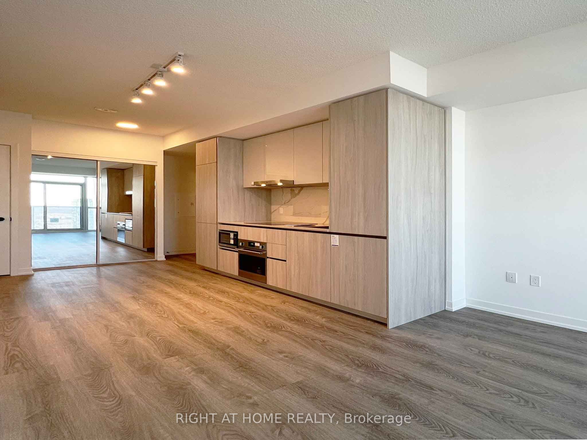 8 Interchange Way 3907 Property Photo 2