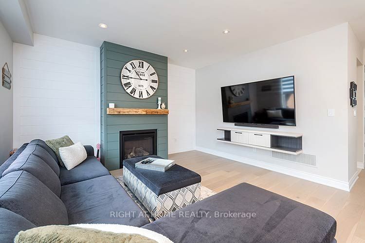 87 Carondale Square Property Photo 6
